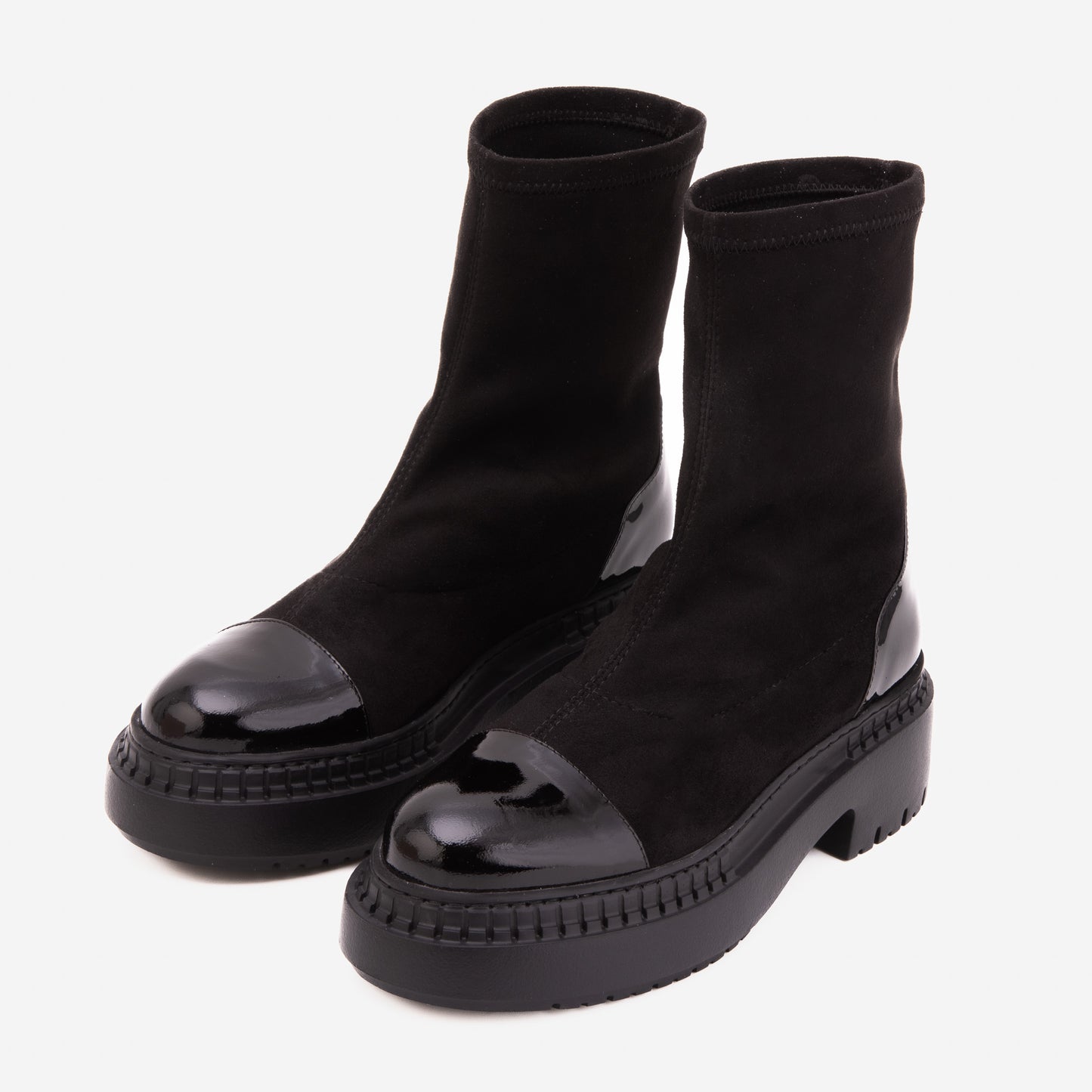 La bota de mujer Sorella en ante y cuero color negro con puntera