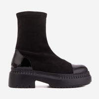 La bota de mujer Sorella en ante y cuero color negro con puntera