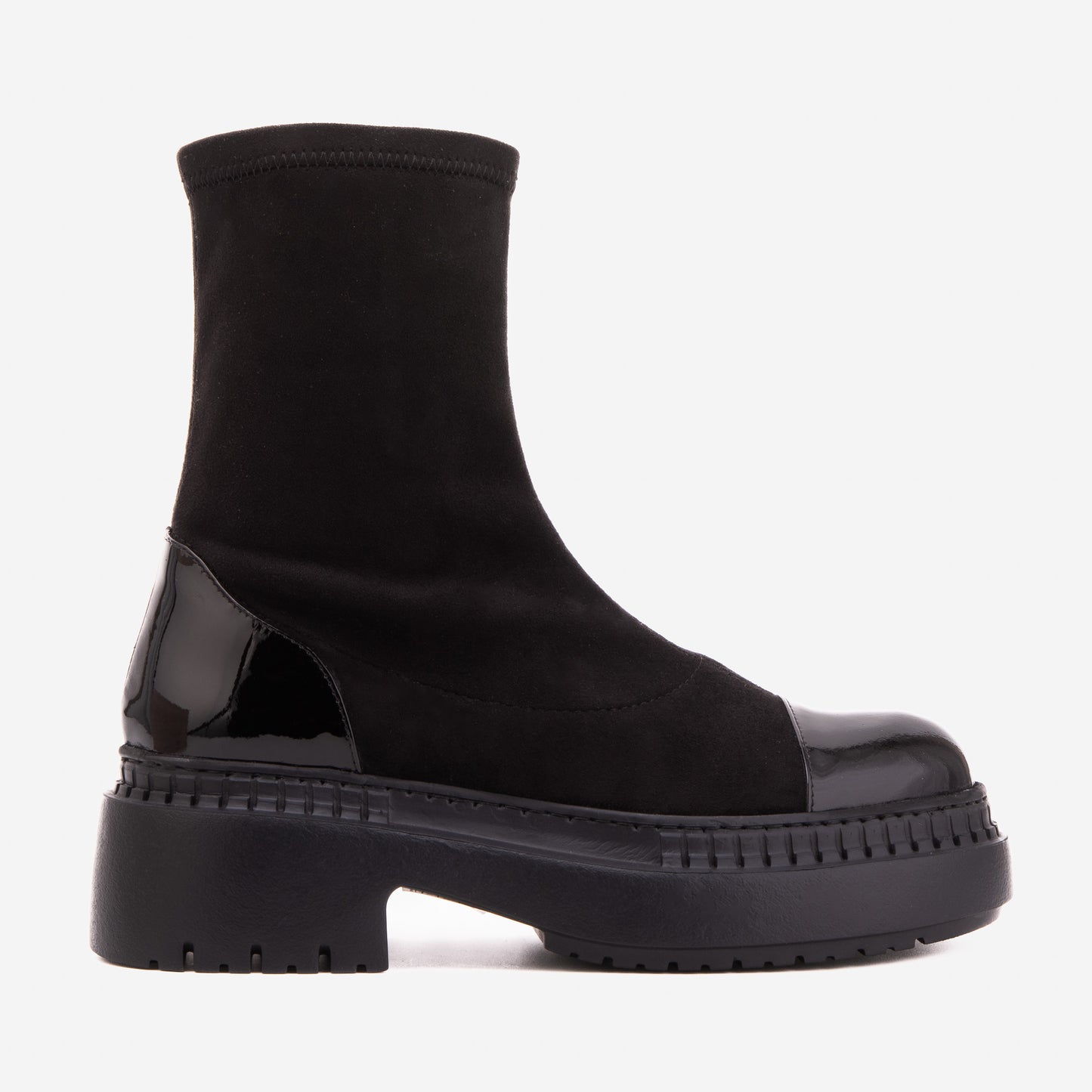 La bota de mujer Sorella en ante y cuero color negro con puntera