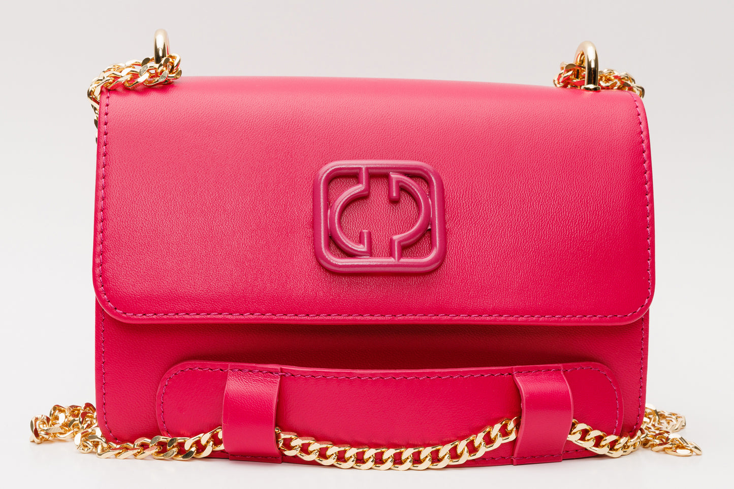 El bolso de mano de piel fucsia Maneadero