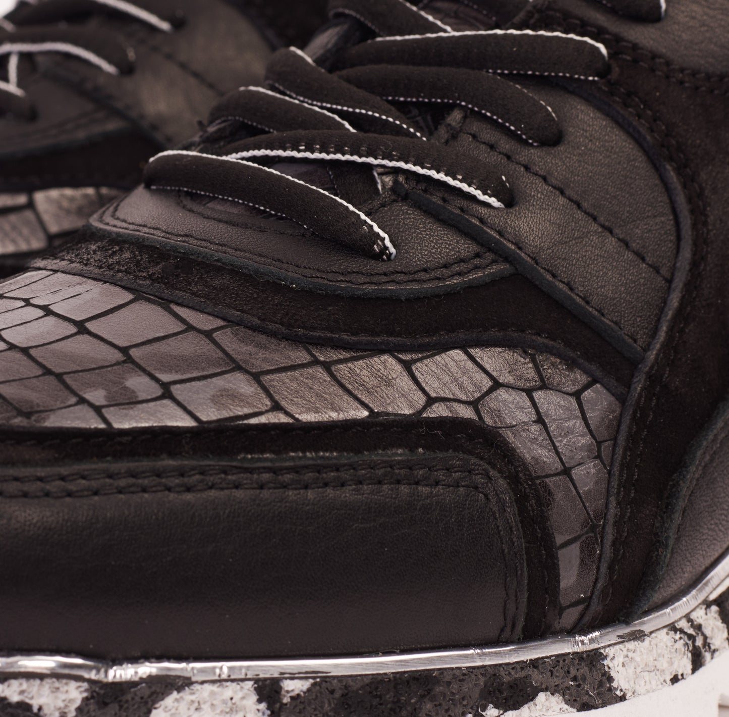¡Venta final de zapatillas de cuero negras Cakarta para hombre!