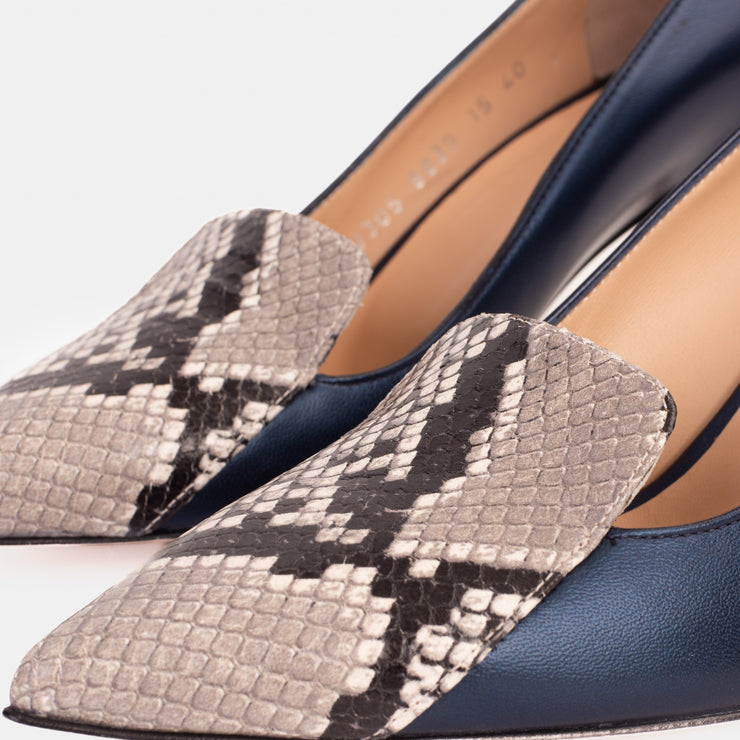 The Dilan Navy Blue Leather Pump