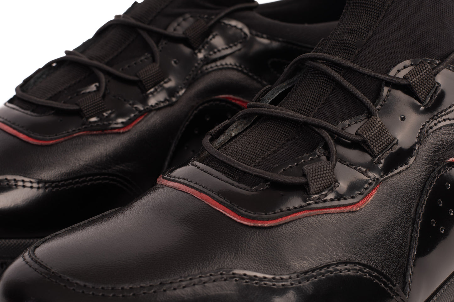 ¡Venta Final de los Zapatos Casual para Hombre Madrid de Cuero Negro y Rojo!