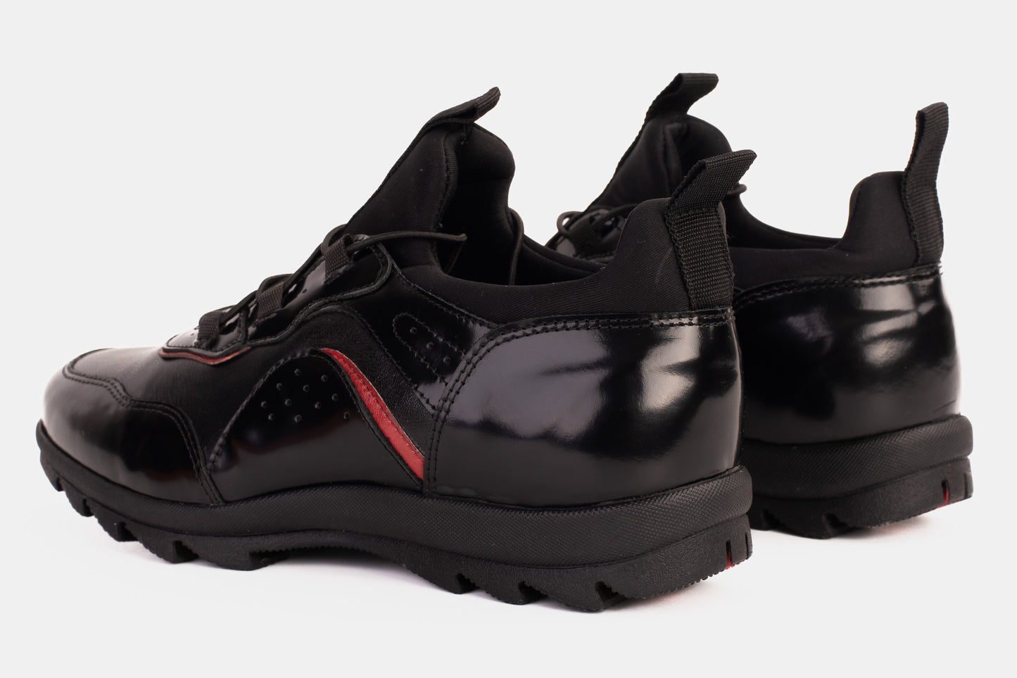 ¡Venta Final de los Zapatos Casual para Hombre Madrid de Cuero Negro y Rojo!