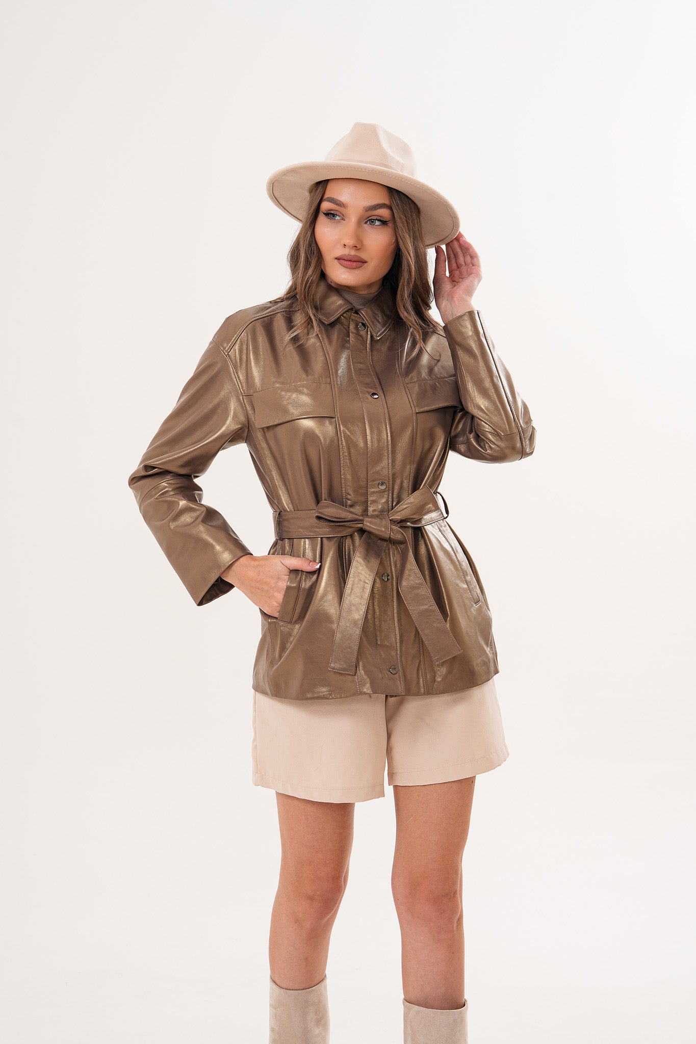 سترة نسائية من الجلد الطبيعي Vesara باللون البني