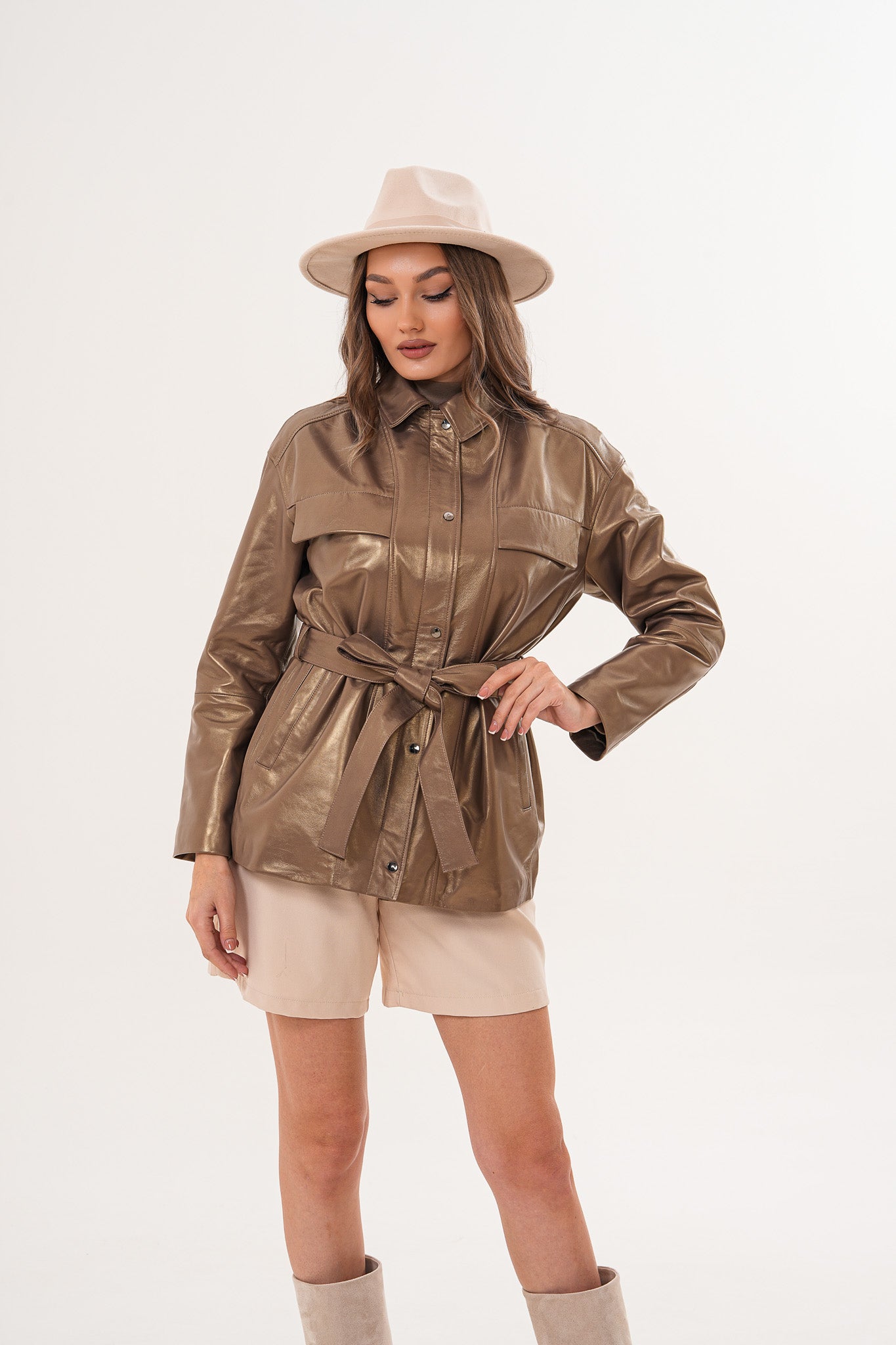 سترة نسائية من الجلد الطبيعي Vesara باللون البني