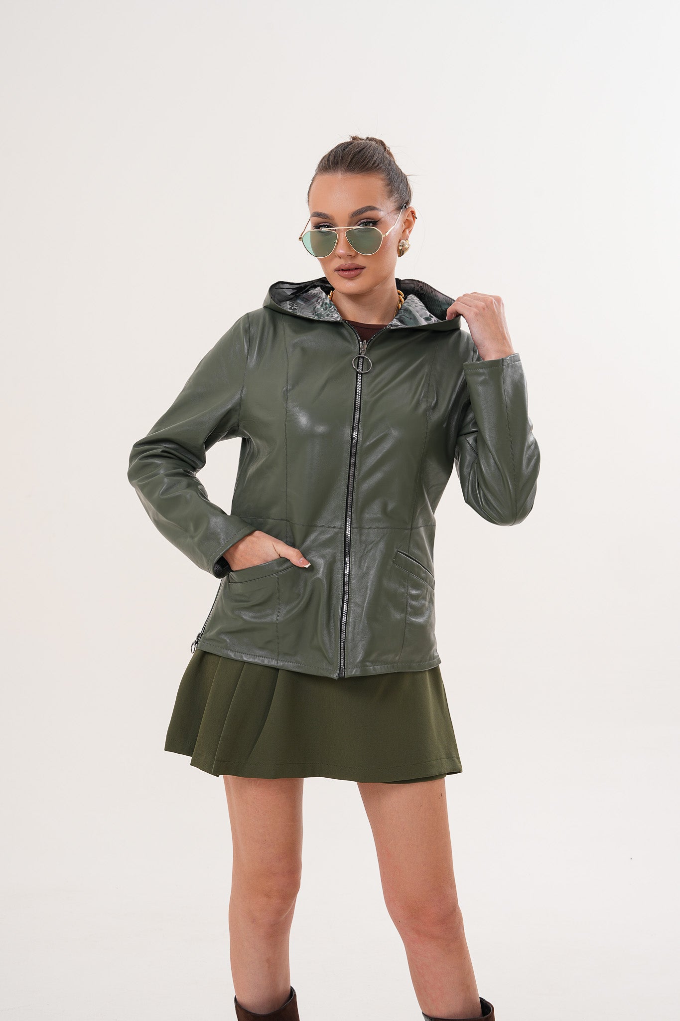 سترة Avelyn الجلدية النسائية القابلة للعكس باللون الأخضر الزيتوني