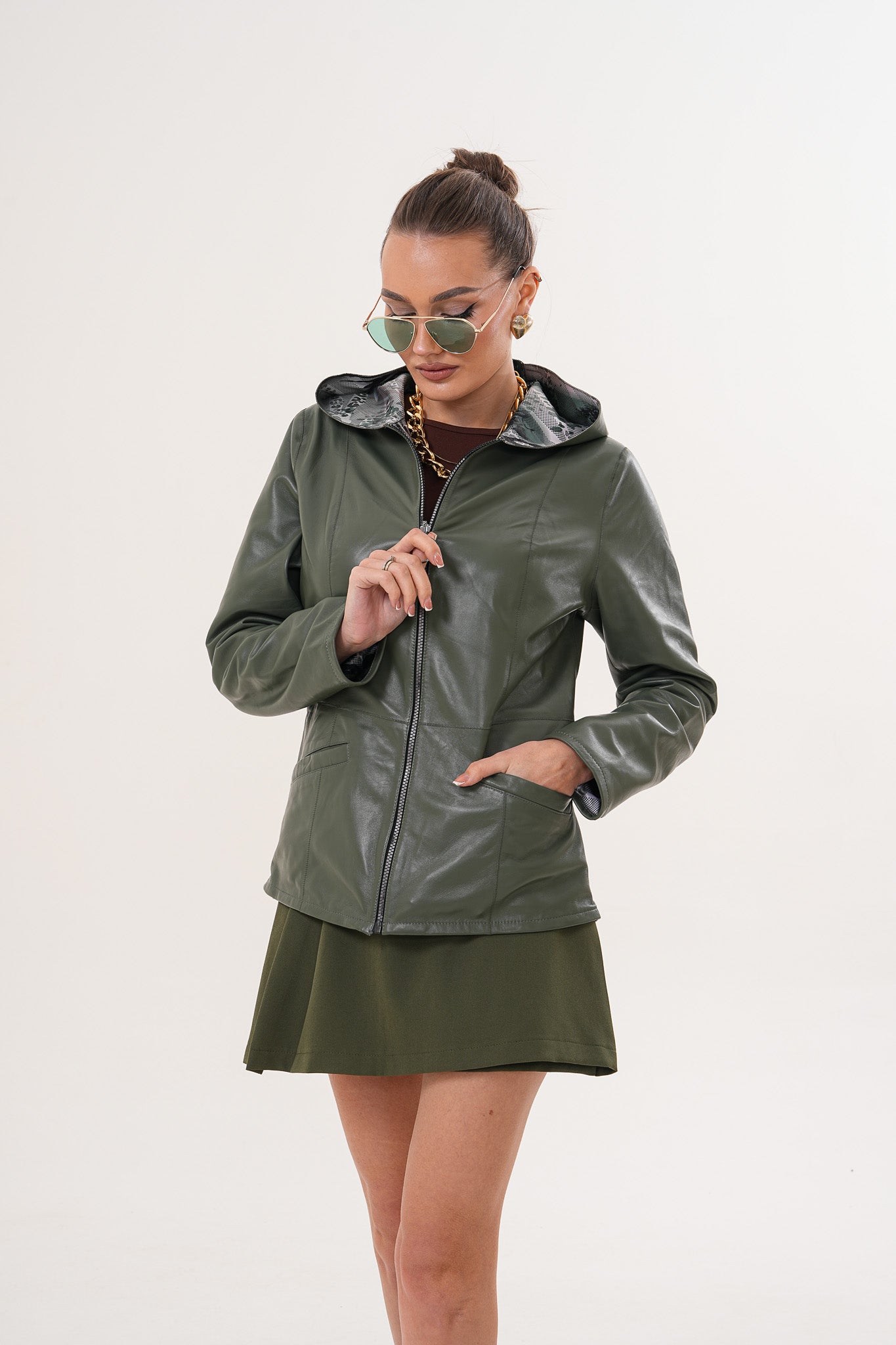 سترة Avelyn الجلدية النسائية القابلة للعكس باللون الأخضر الزيتوني