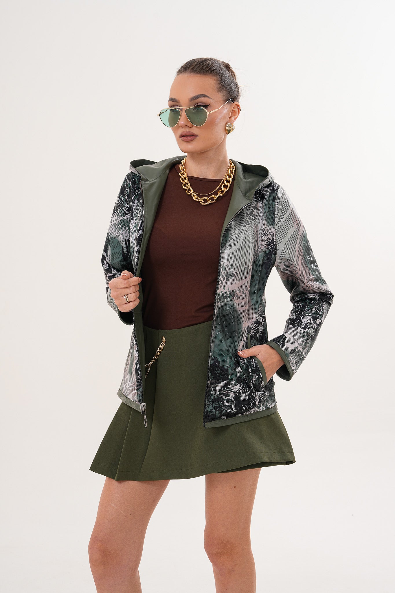 سترة Avelyn الجلدية النسائية القابلة للعكس باللون الأخضر الزيتوني