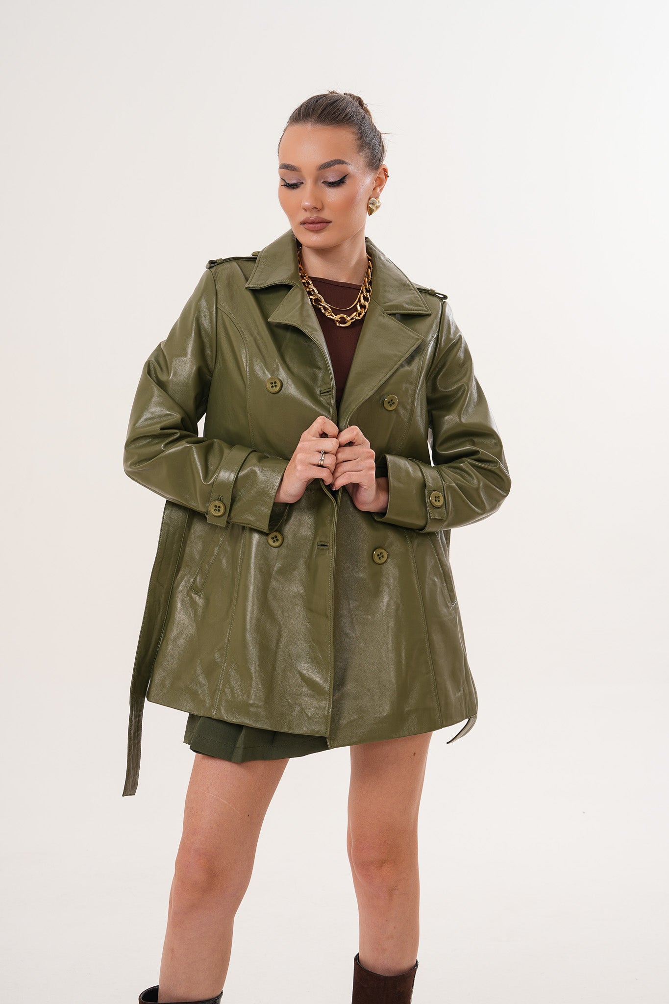 معطف ترنش نسائي من جلد Caelith باللون الأخضر الزيتوني