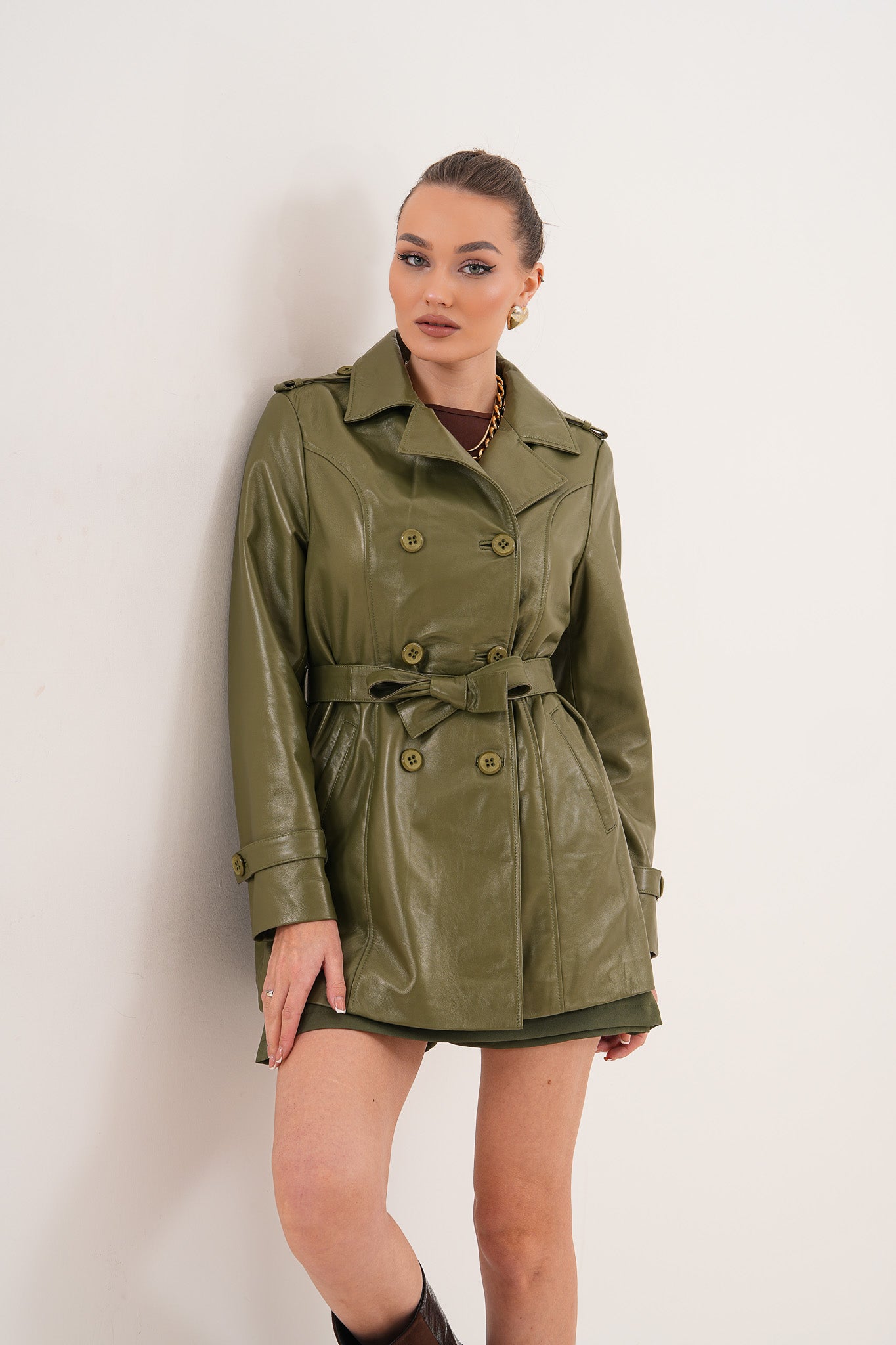 معطف ترنش نسائي من جلد Caelith باللون الأخضر الزيتوني