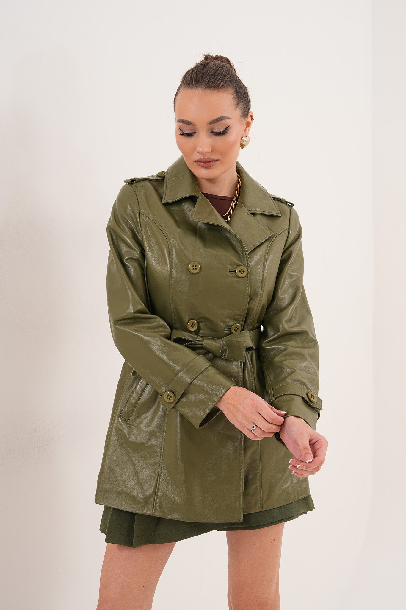 معطف ترنش نسائي من جلد Caelith باللون الأخضر الزيتوني