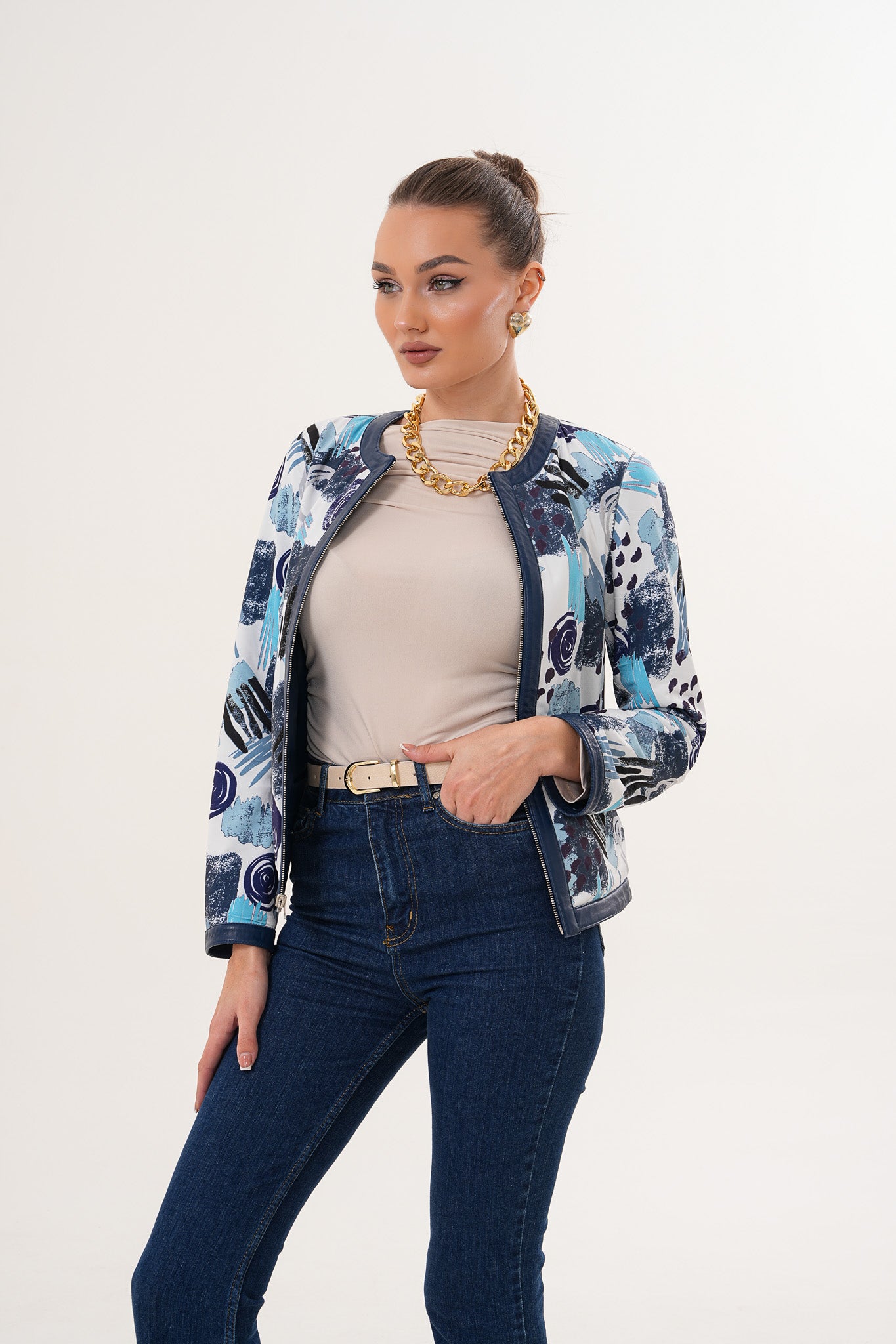 سترة جلدية نسائية قابلة للعكس من The Nyvessa باللون الأزرق البحري