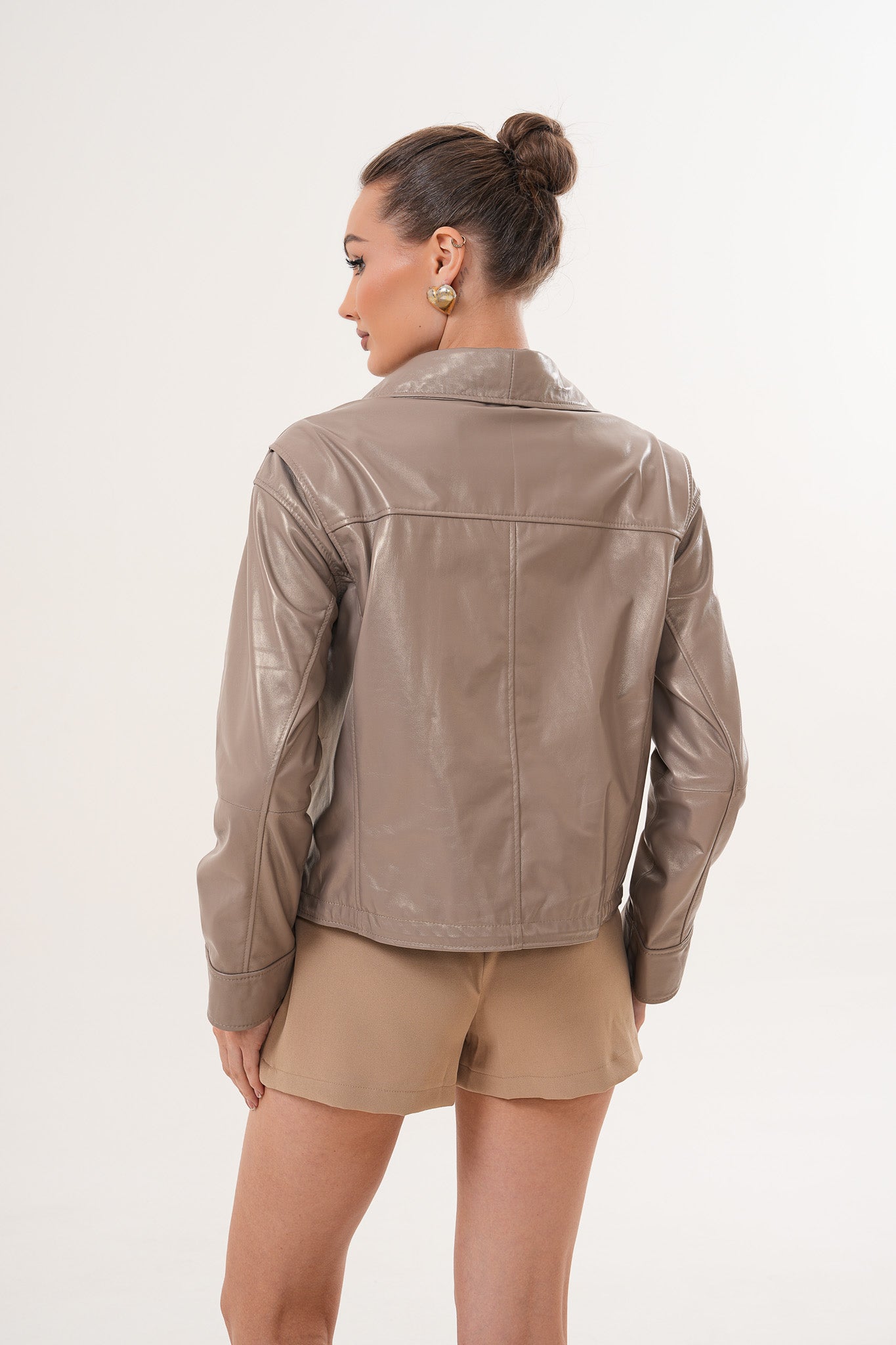 سترة جلدية نسائية Ravelyn باللون التوب