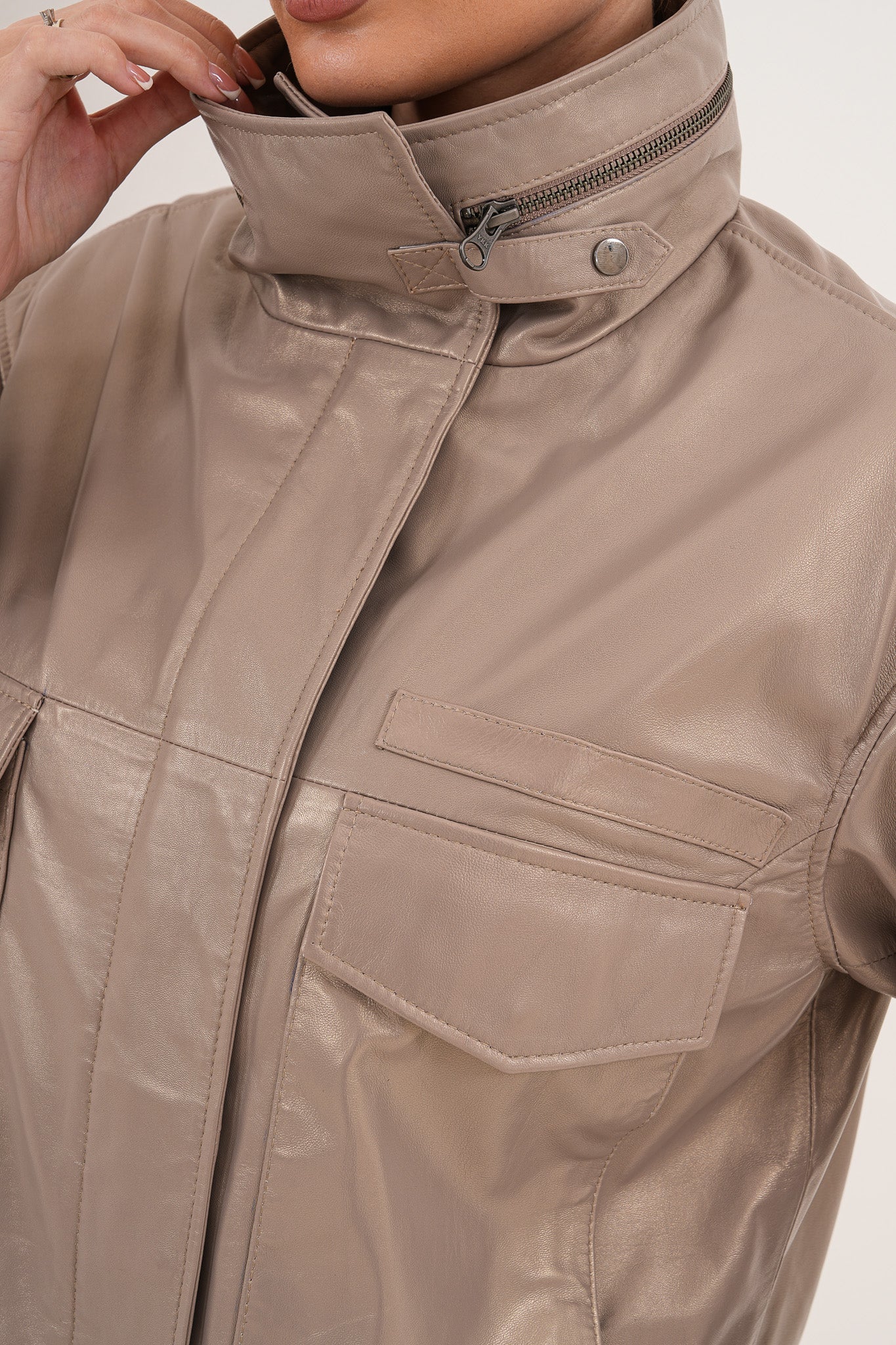 سترة جلدية نسائية Ravelyn باللون التوب