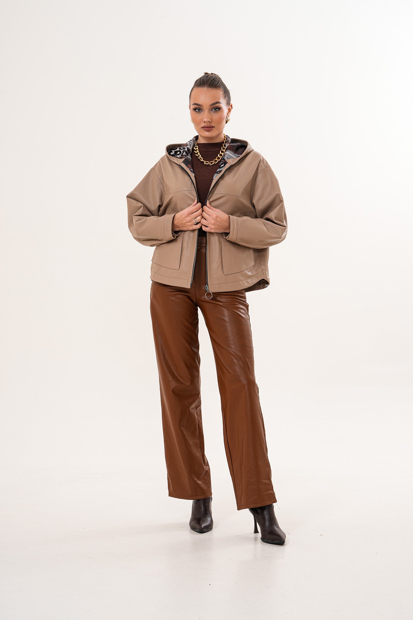 سترة نسائية من الجلد قابلة للعكس Calyra – لون طوبي