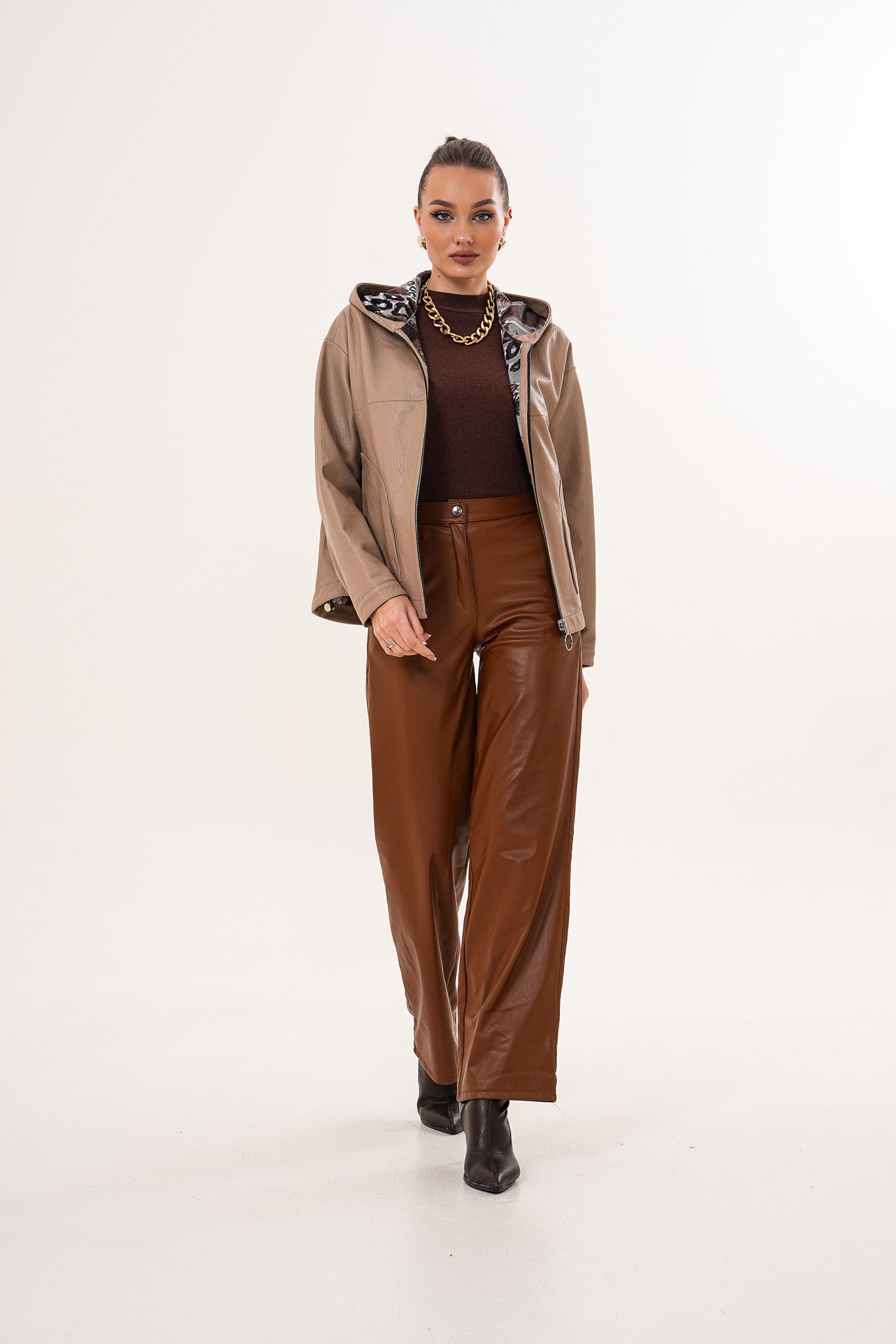 سترة نسائية من الجلد قابلة للعكس Calyra – لون طوبي