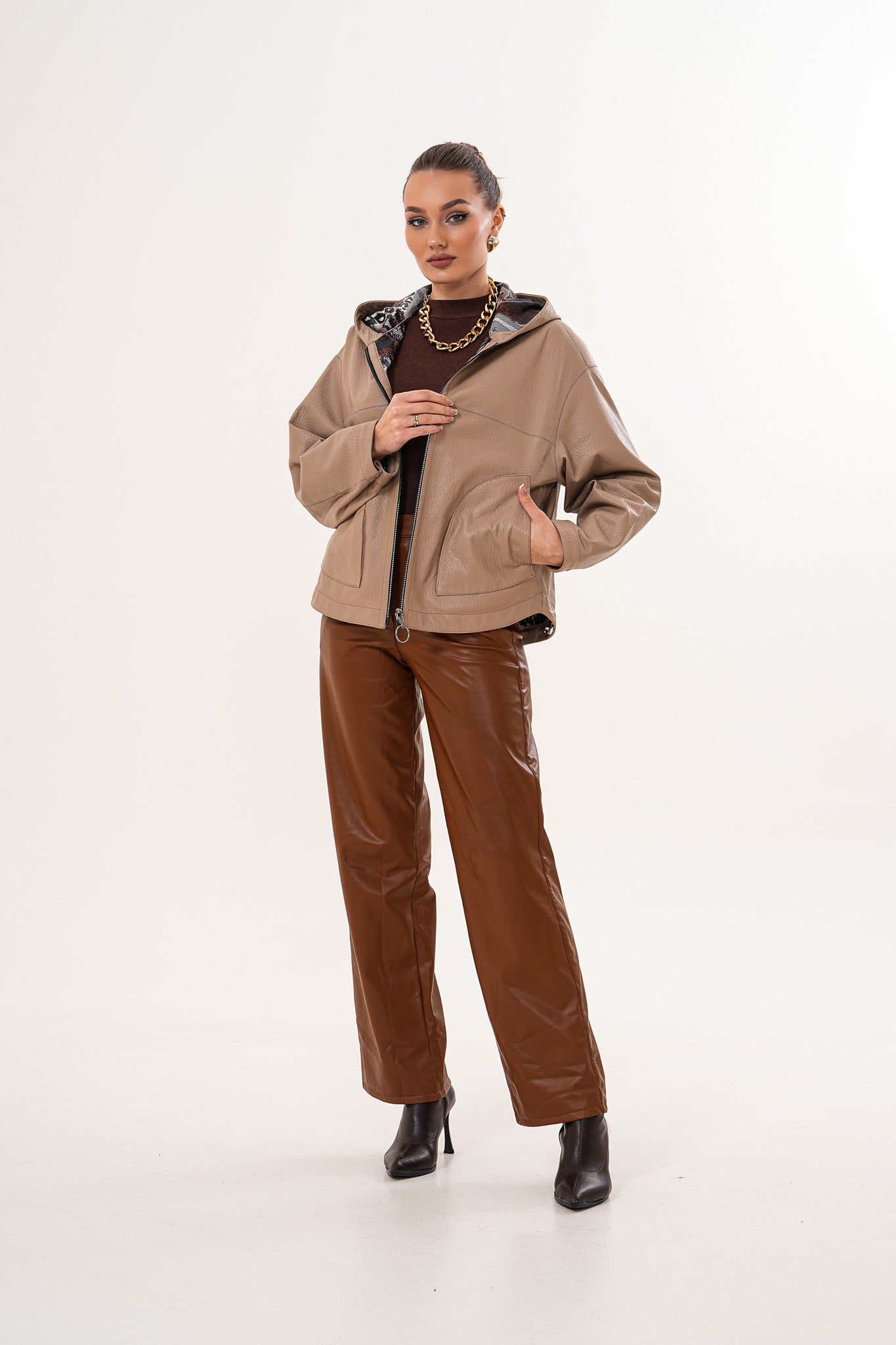 سترة نسائية من الجلد قابلة للعكس Calyra – لون طوبي