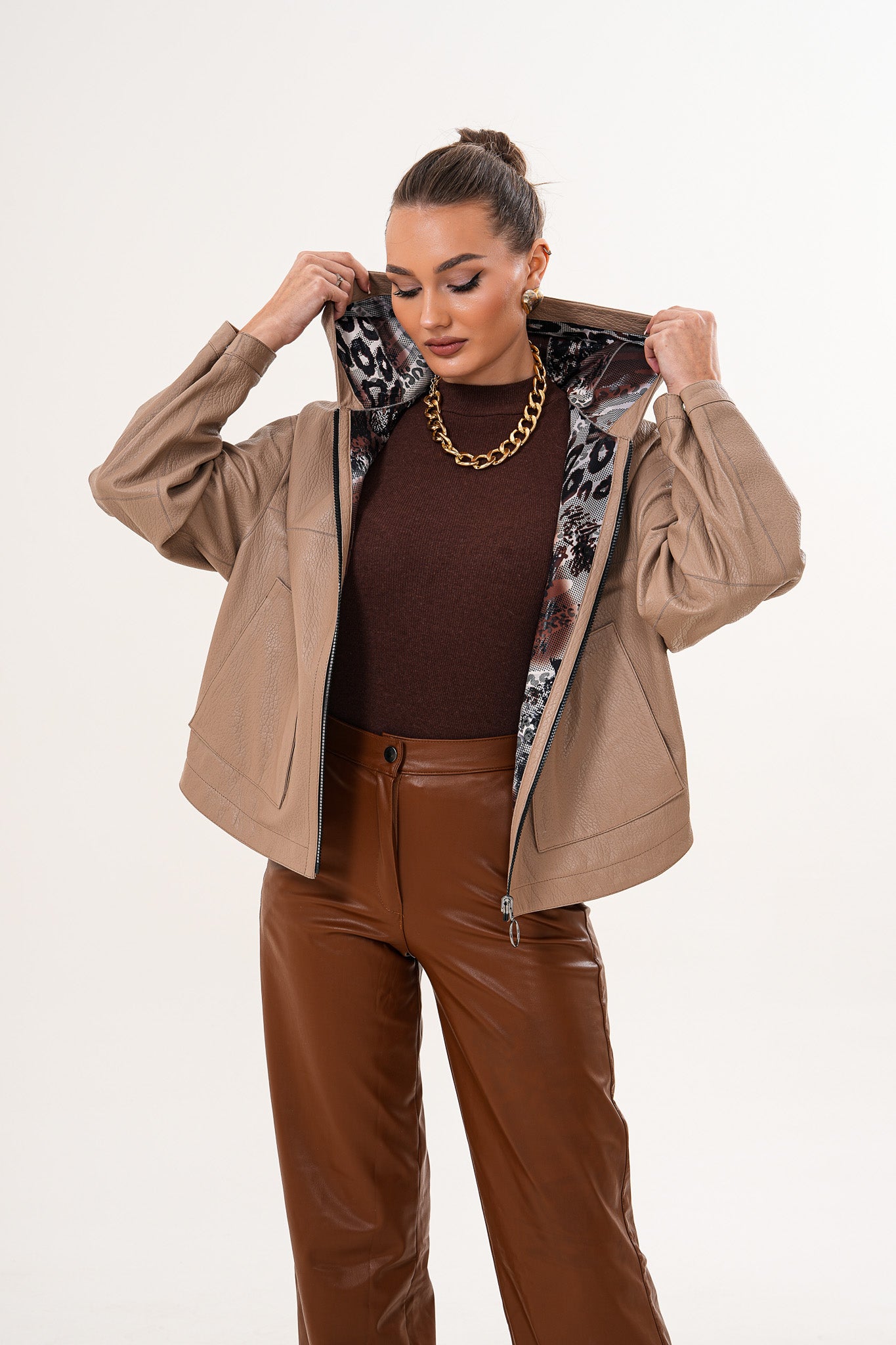 سترة نسائية من الجلد قابلة للعكس Calyra – لون طوبي