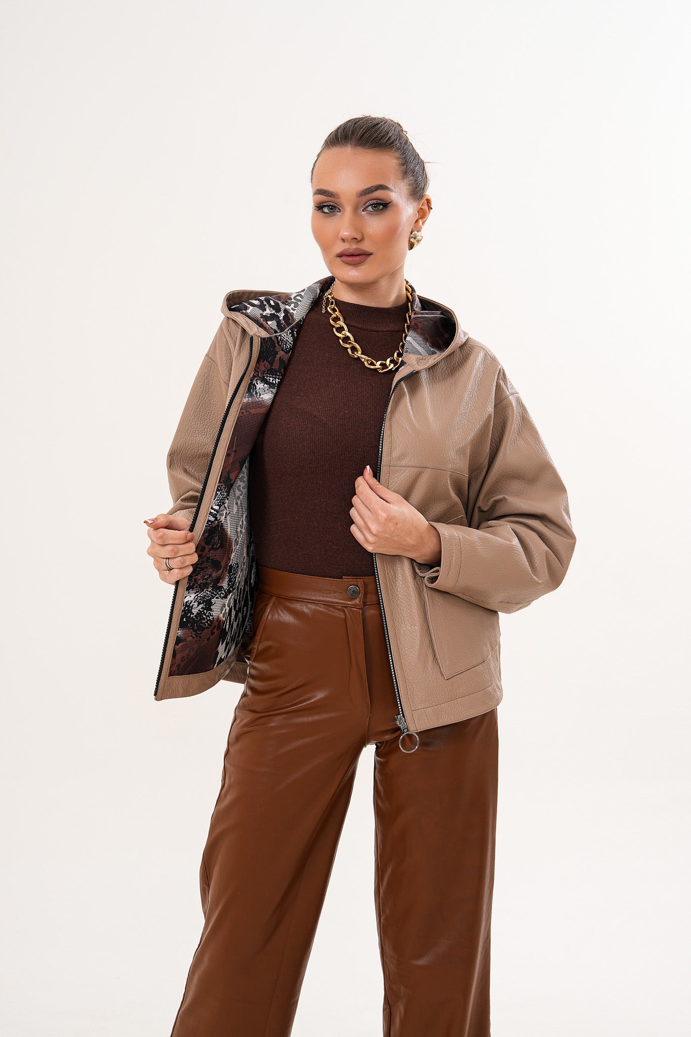 سترة نسائية من الجلد قابلة للعكس Calyra – لون طوبي