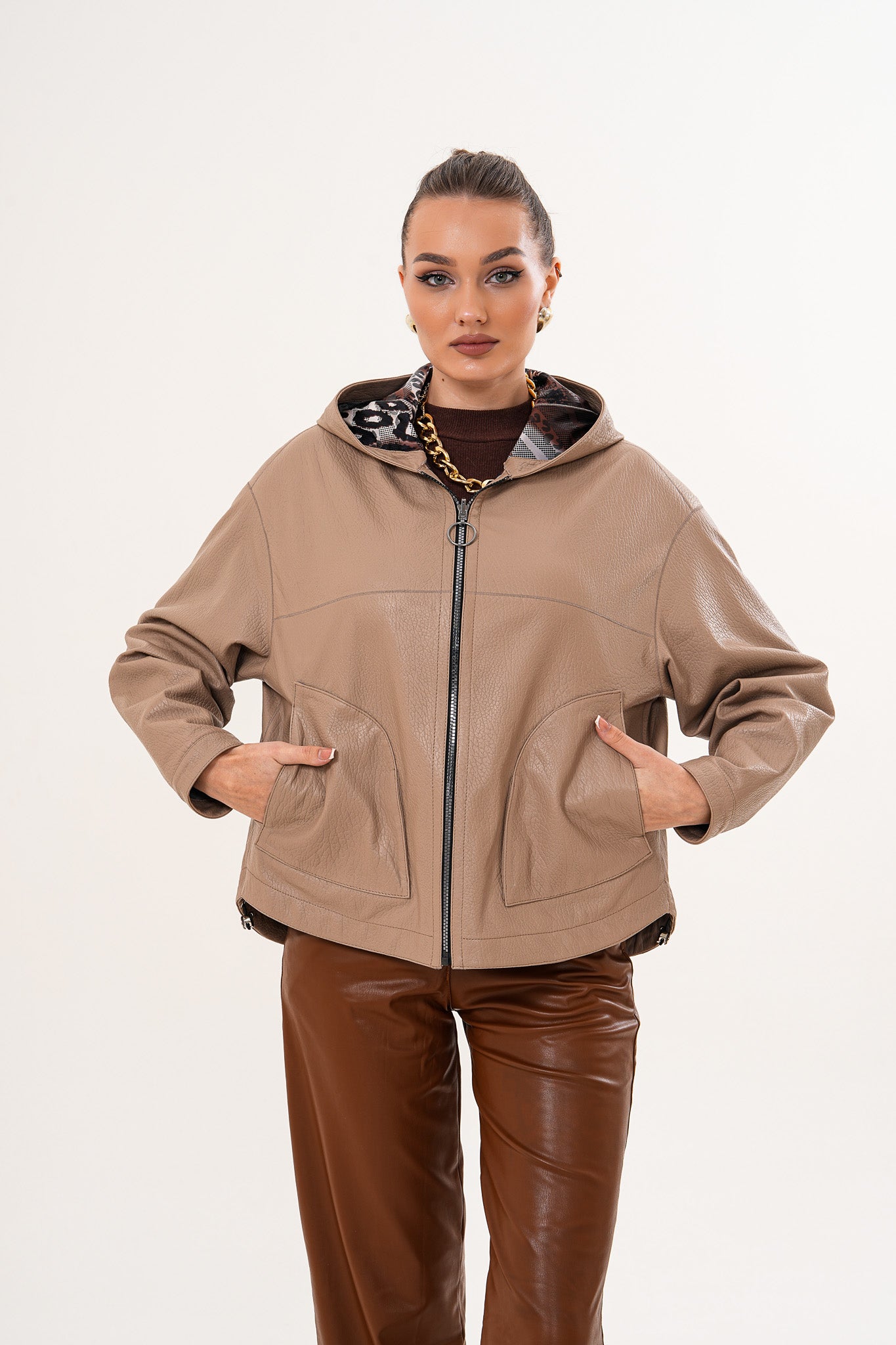 سترة نسائية من الجلد قابلة للعكس Calyra – لون طوبي