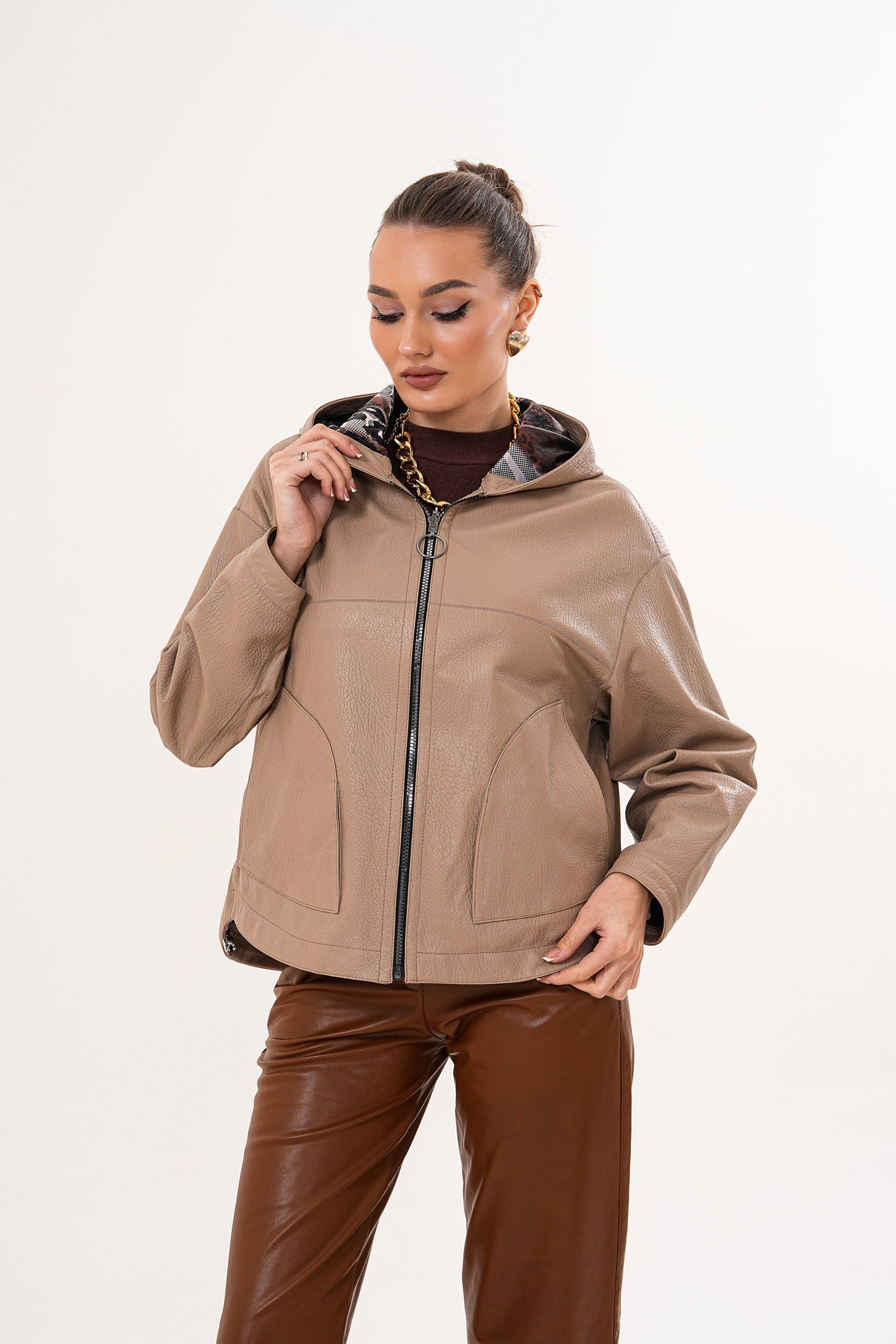 سترة نسائية من الجلد قابلة للعكس Calyra – لون طوبي