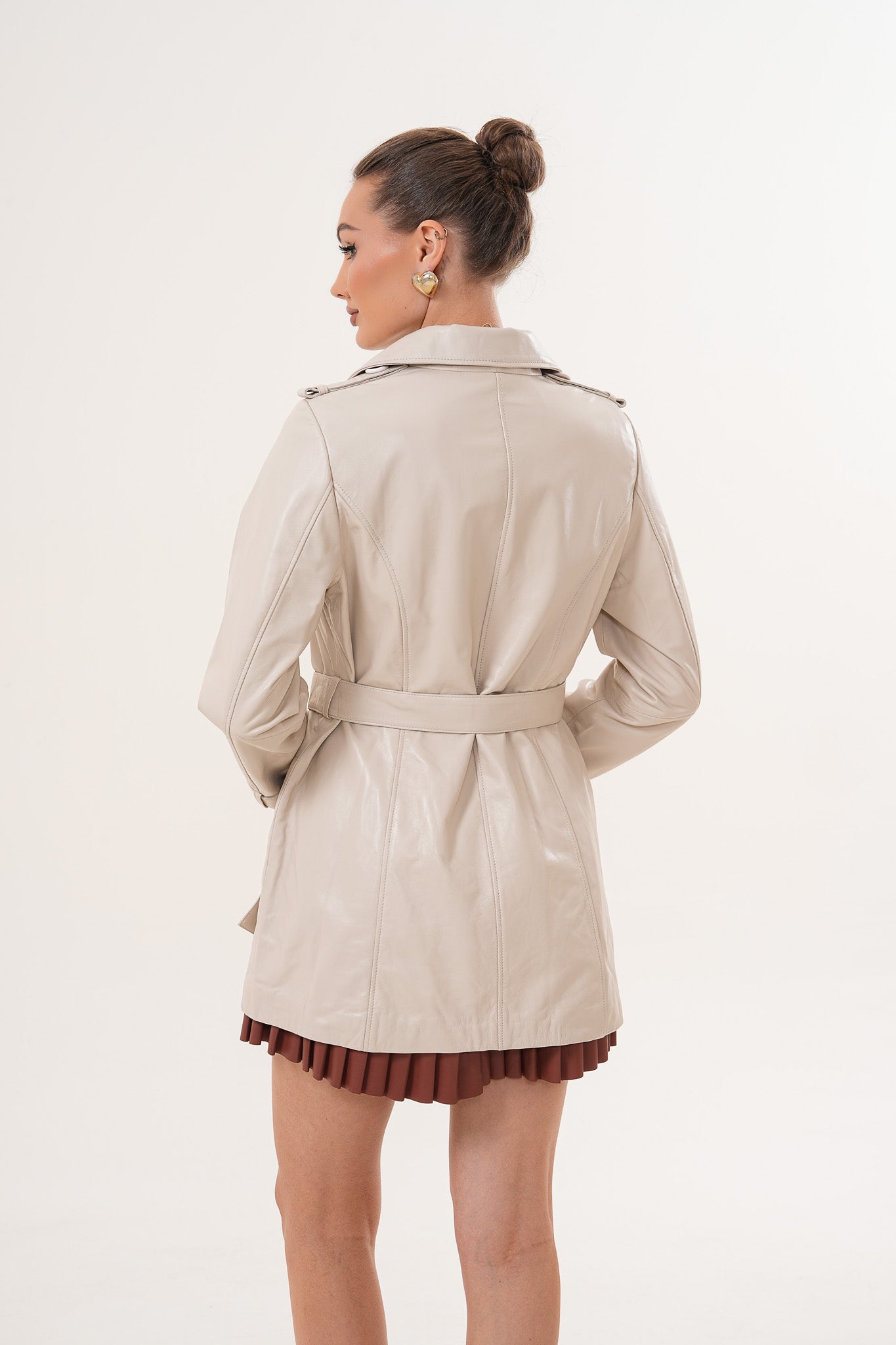 جاكيت ترنش نسائي من الجلد باللون البيج الفاتح Caelith