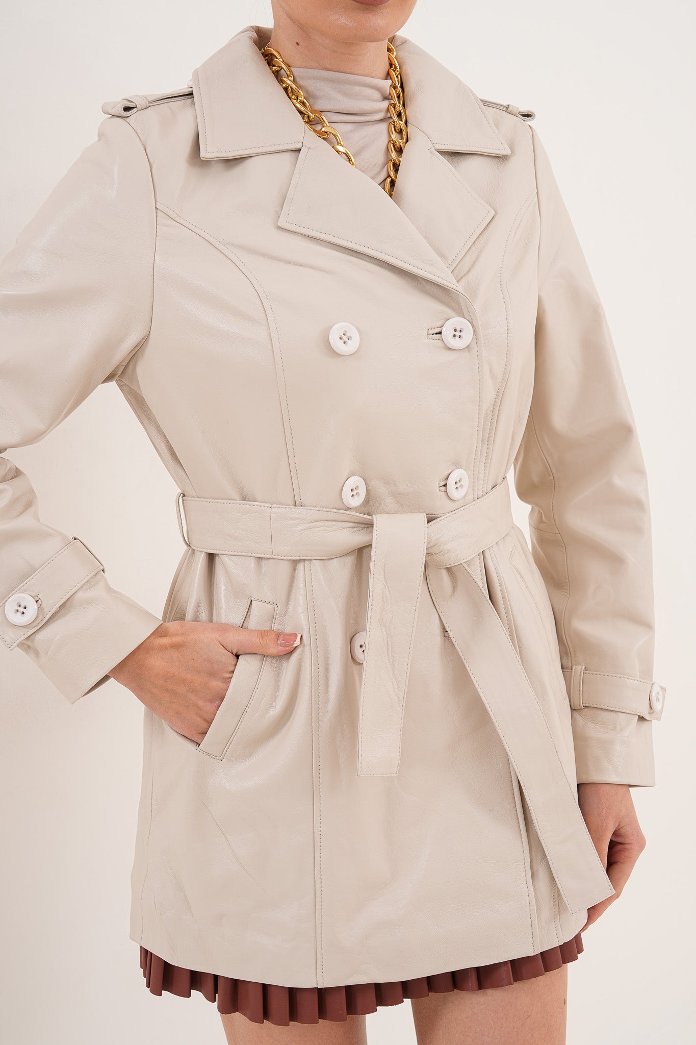 جاكيت ترنش نسائي من الجلد باللون البيج الفاتح Caelith