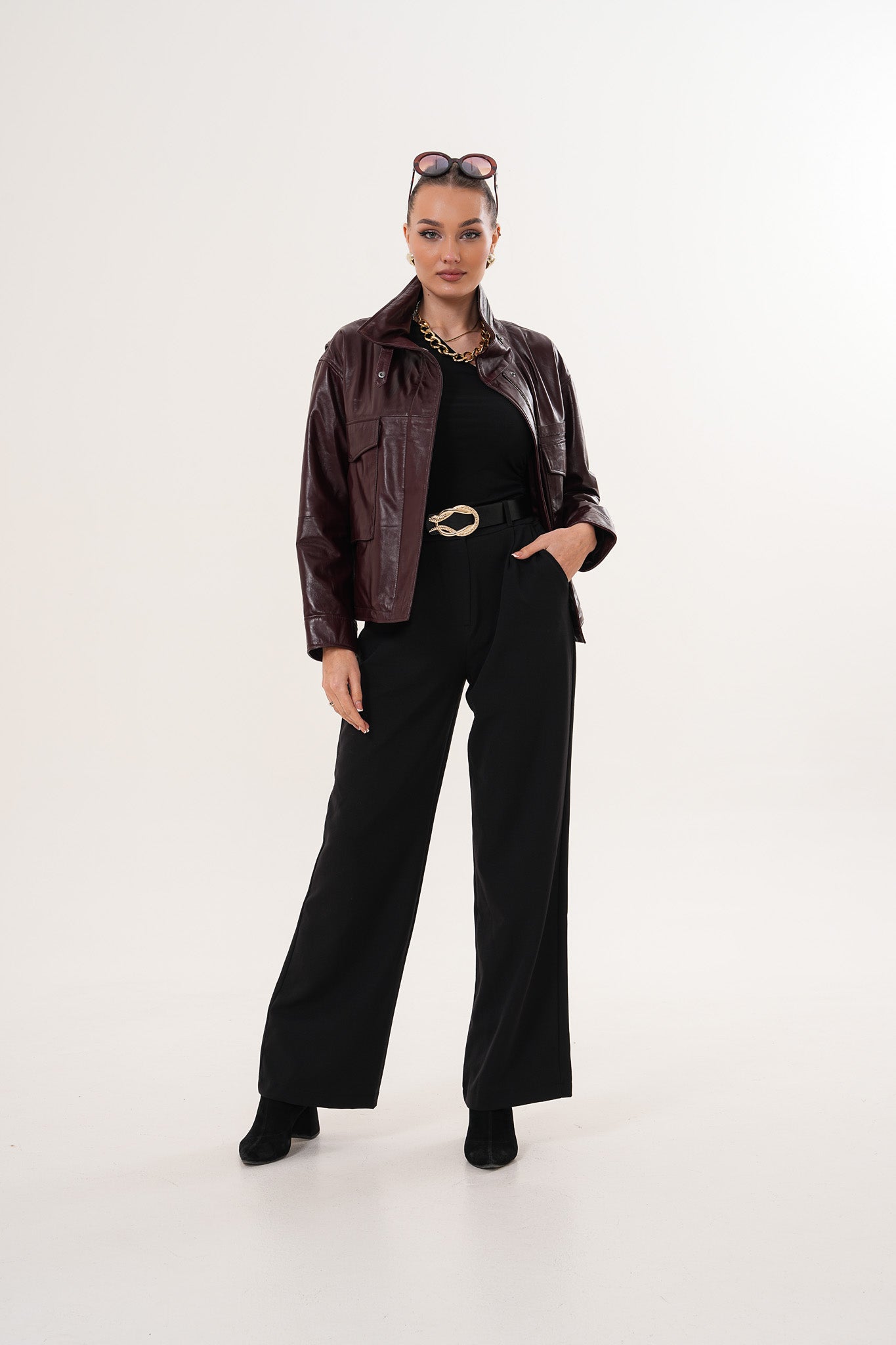 سترة نسائية جلدية بلون بورغندي من The Ravelyn