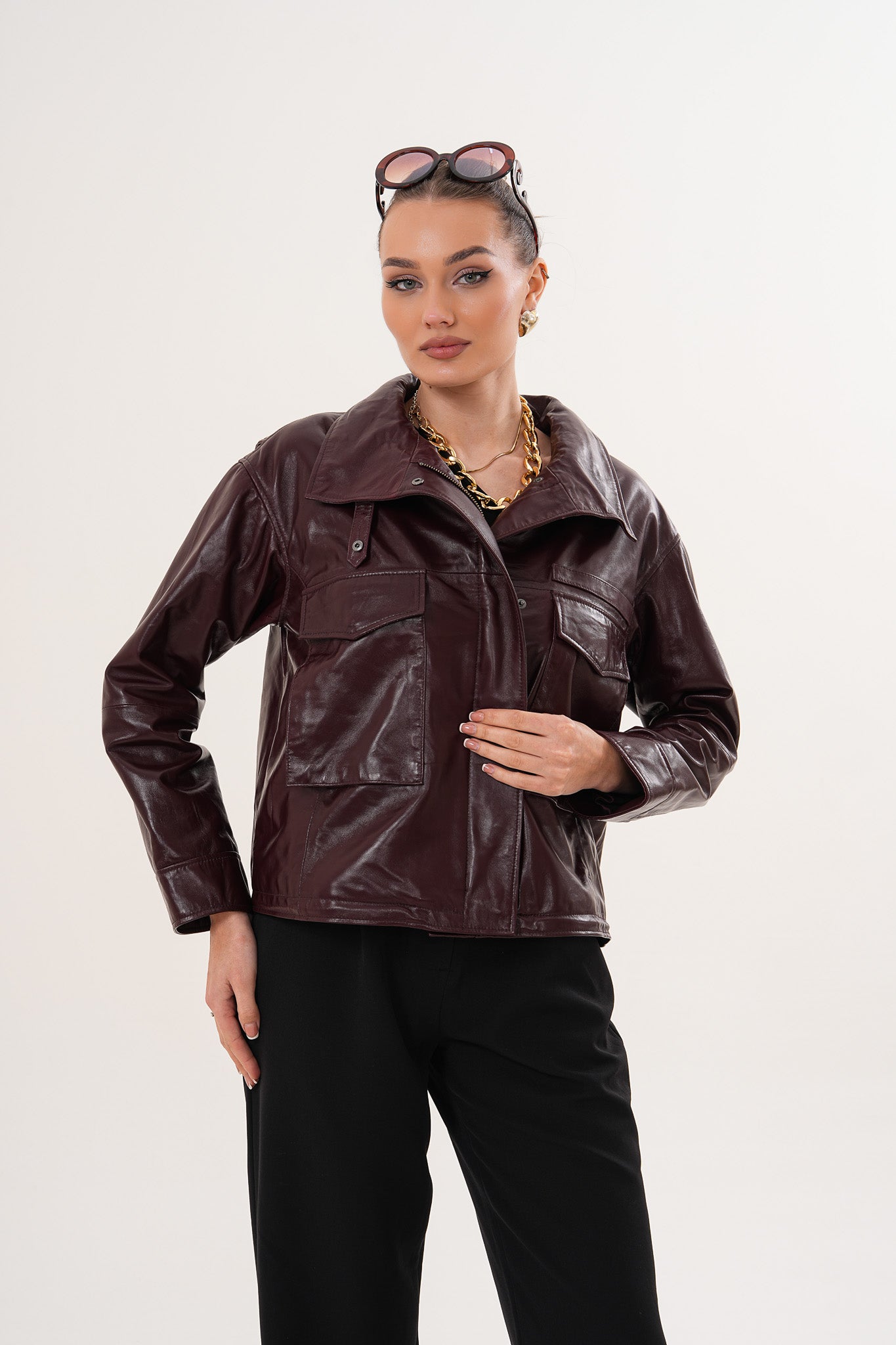 سترة نسائية جلدية بلون بورغندي من The Ravelyn