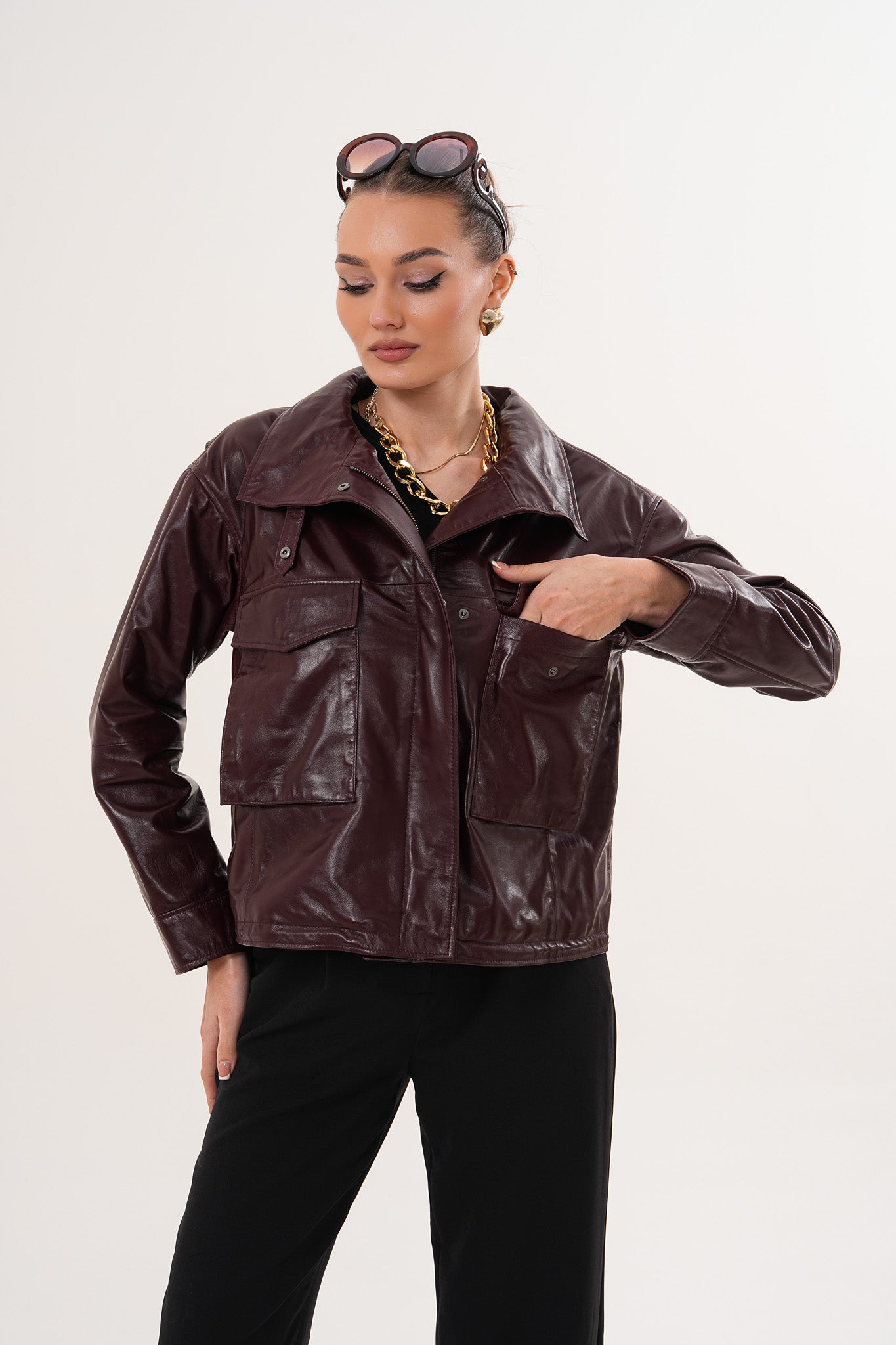 سترة نسائية جلدية بلون بورغندي من The Ravelyn