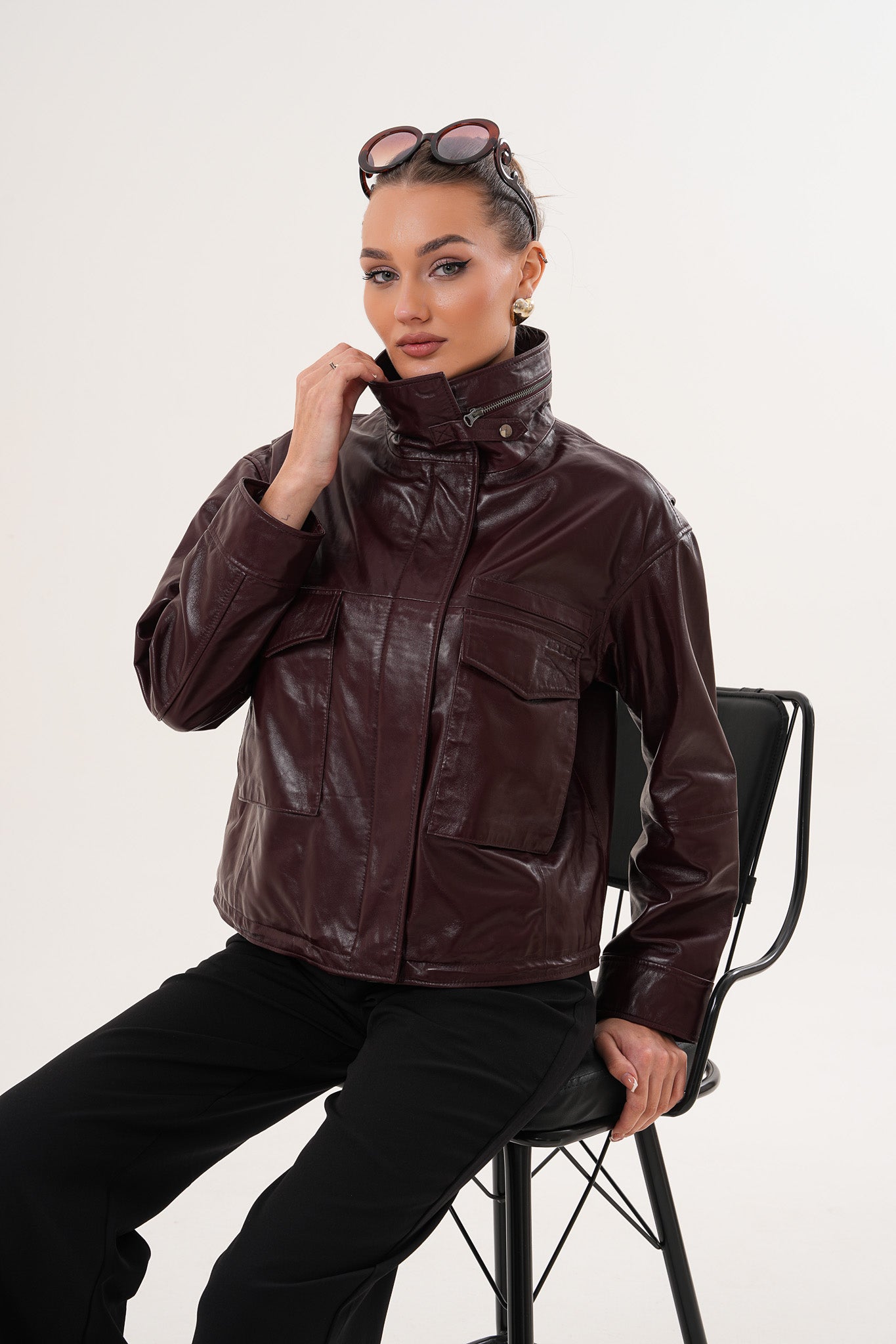 سترة نسائية جلدية بلون بورغندي من The Ravelyn