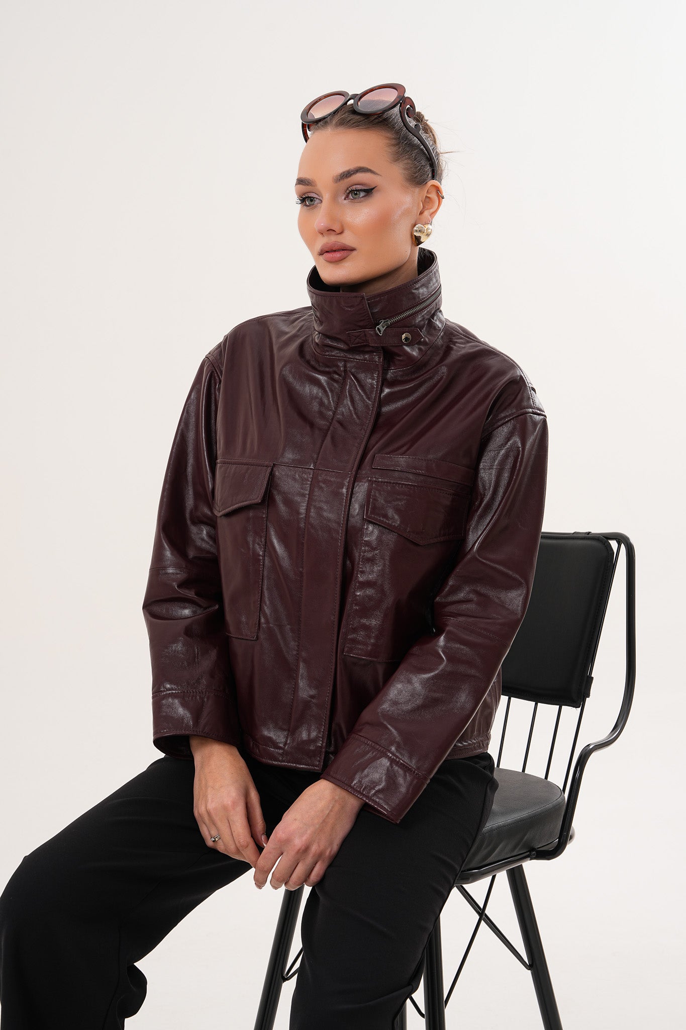 سترة نسائية جلدية بلون بورغندي من The Ravelyn