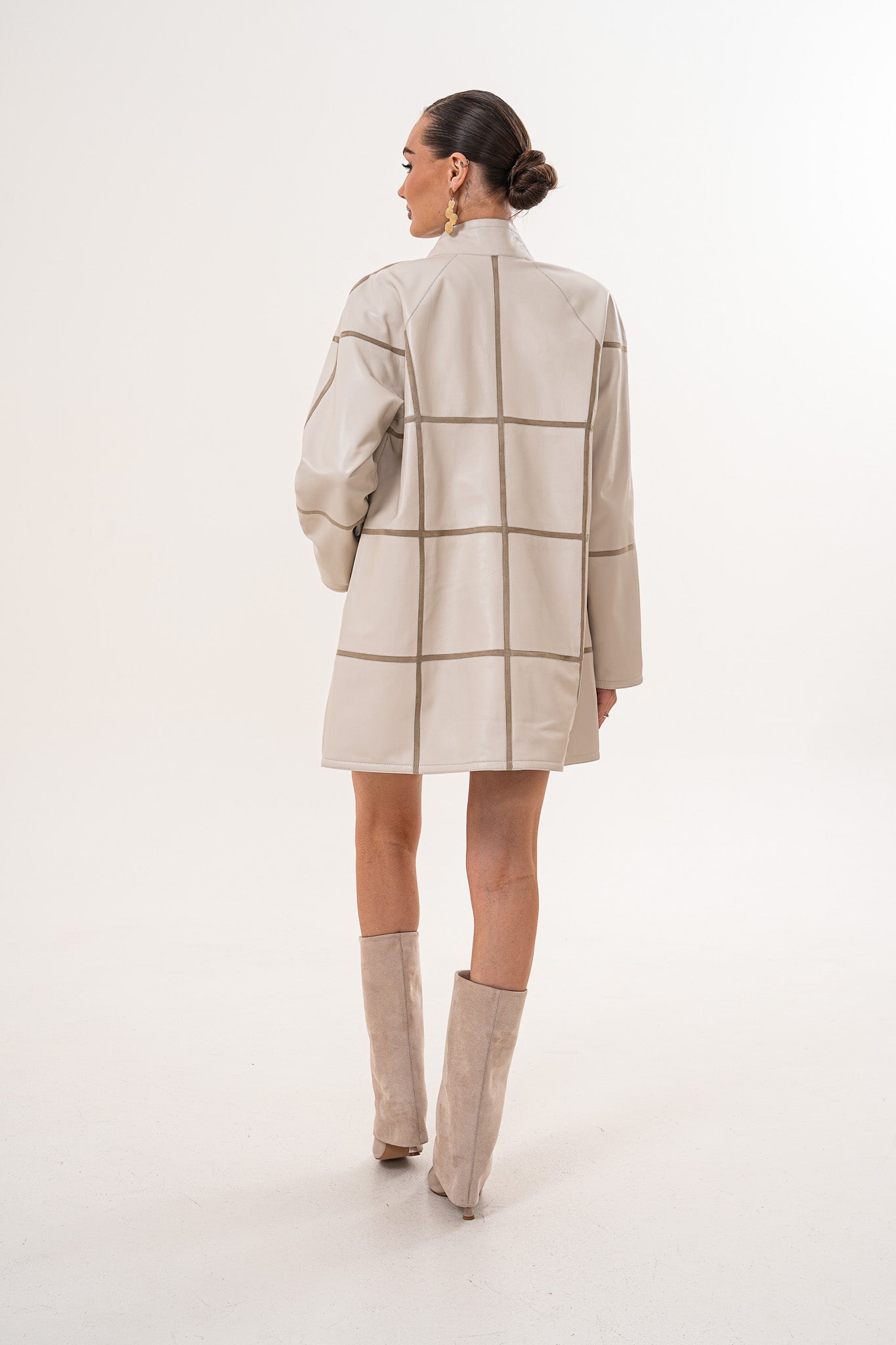 جاكيت نسائي من الجلد القابل للانعكاس Prado باللون الكريم