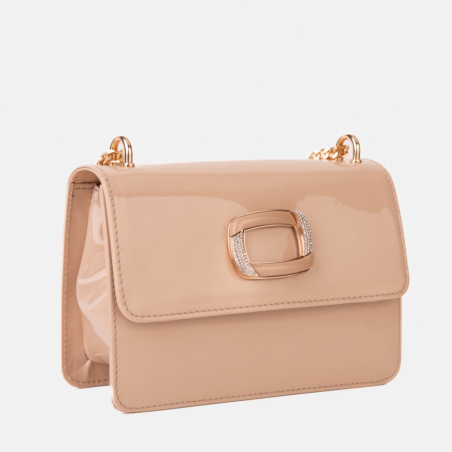 El bolso de mano de piel de charol color crema de Ferrara