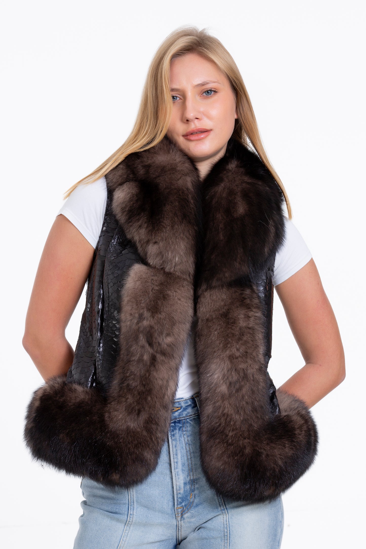 Chaleco tipo jersey de piel de pitón negra Fitzroy con chaqueta de piel de zorro pura para mujer 
