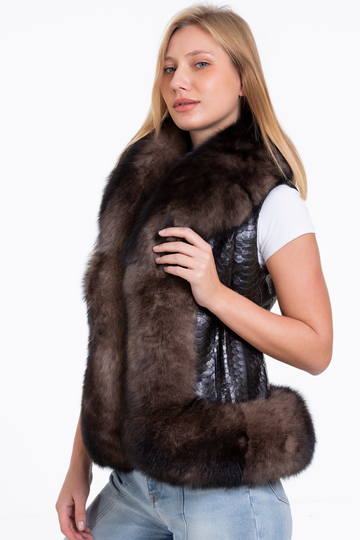 Chaleco tipo jersey de piel de pitón negra Fitzroy con chaqueta de piel de zorro pura para mujer 