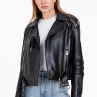 La chaqueta de cuero negra para mujer de Esquerra 