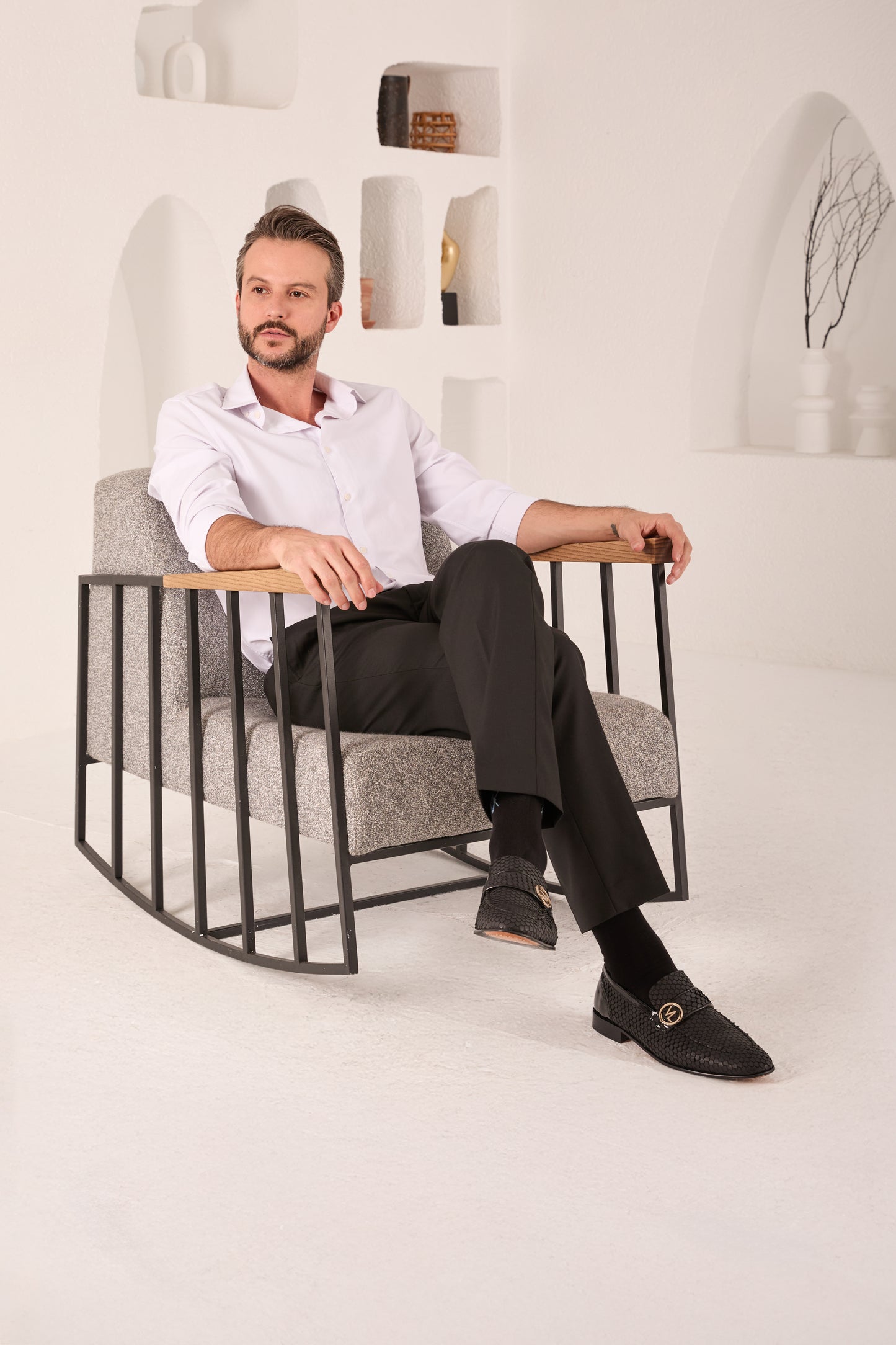 El zapato de vestir de cuero negro Monarch para hombre