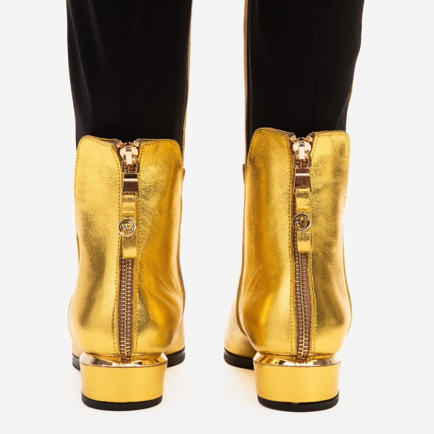 Las botas de mujer Fairoks de cuero dorado con punta afilada hasta la rodilla