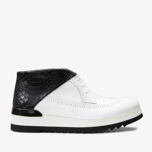 حذاء رياضي رجالي من Kagan White Wingtip Chukka