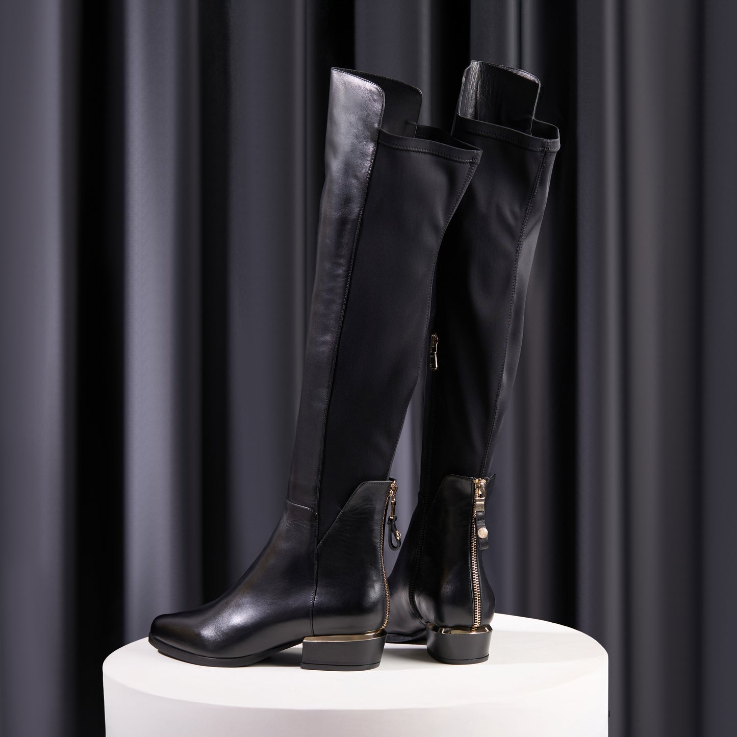 Botas altas hasta la rodilla con punta puntiaguda de cuero negro para mujer de Fairoks