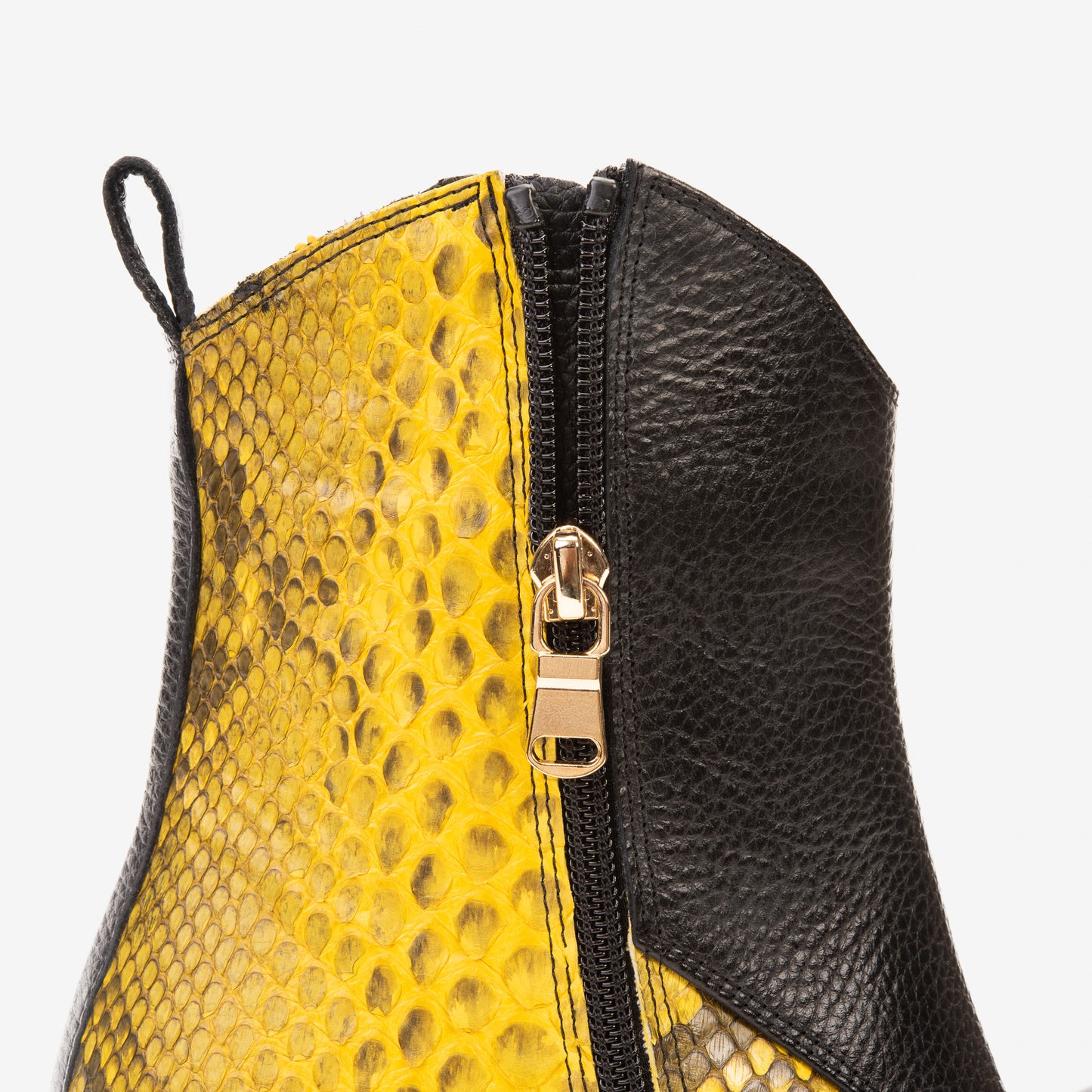 Las botas de mujer de tacón bloque de cuero Pythn amarillo Saturno