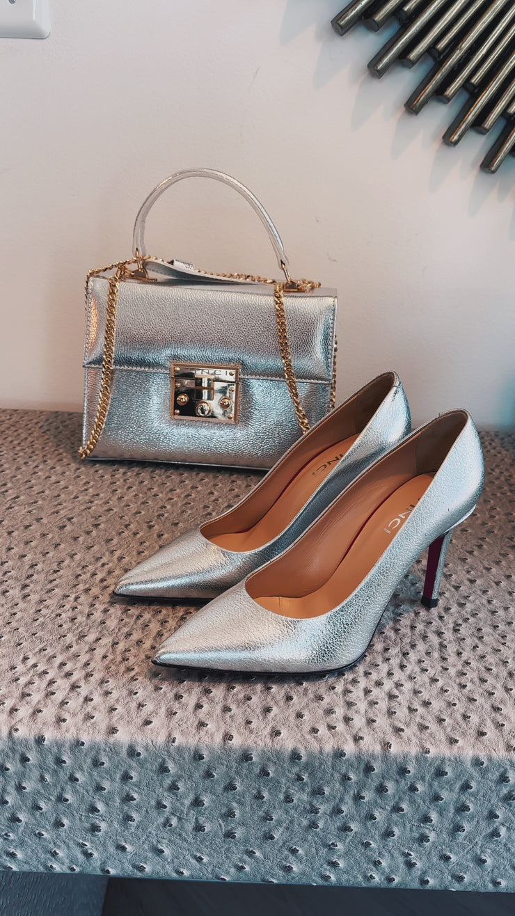 The Ege Silver Leather Pump Fuchsia Sole