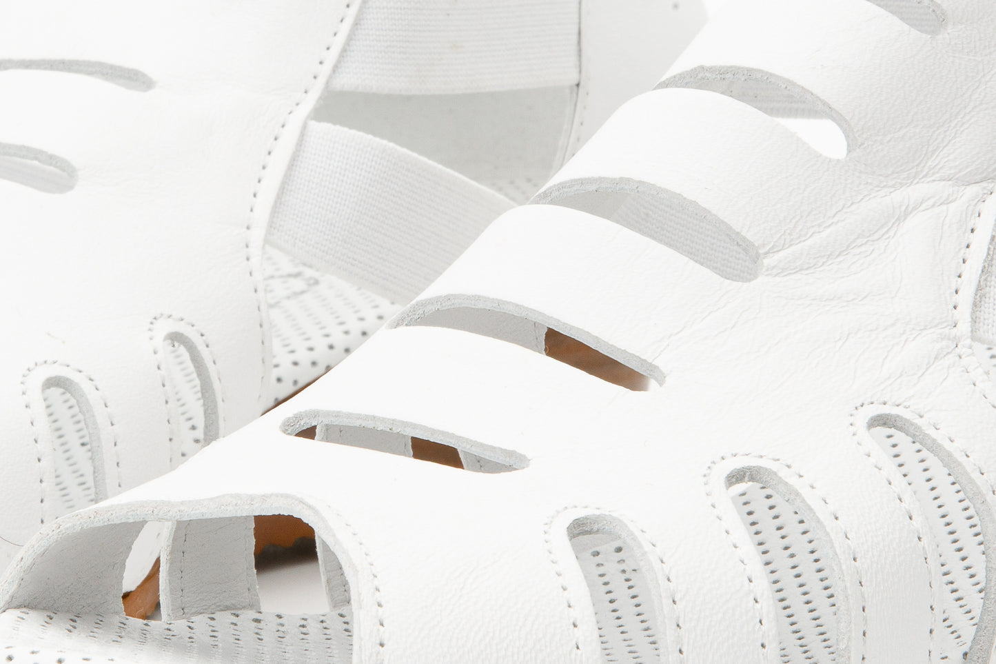 Sandalia de piel blanca Atina ¡Venta final!