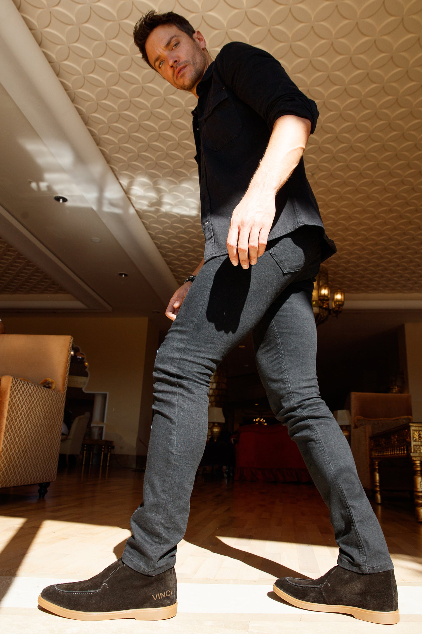 ¡La Bota de Hombre Belek Black Open Walk de Cuero Suede en Venta Final!
