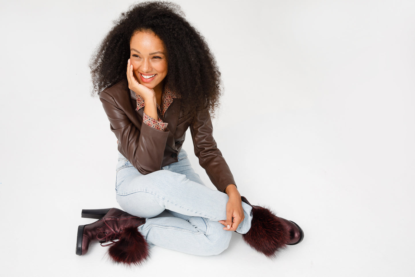 Bota de mujer con plataforma y tacón de media pantorrilla de piel natural color burdeos Melo