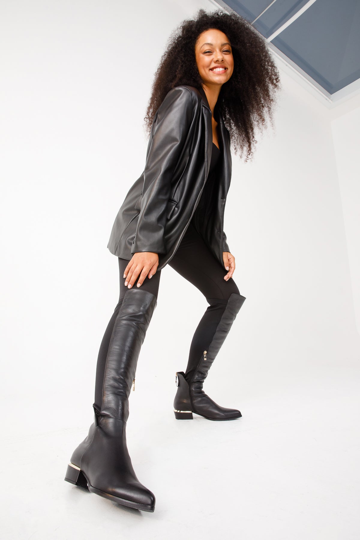 The Fairoks Black Leather Pointy Toe Knee High Women Boot