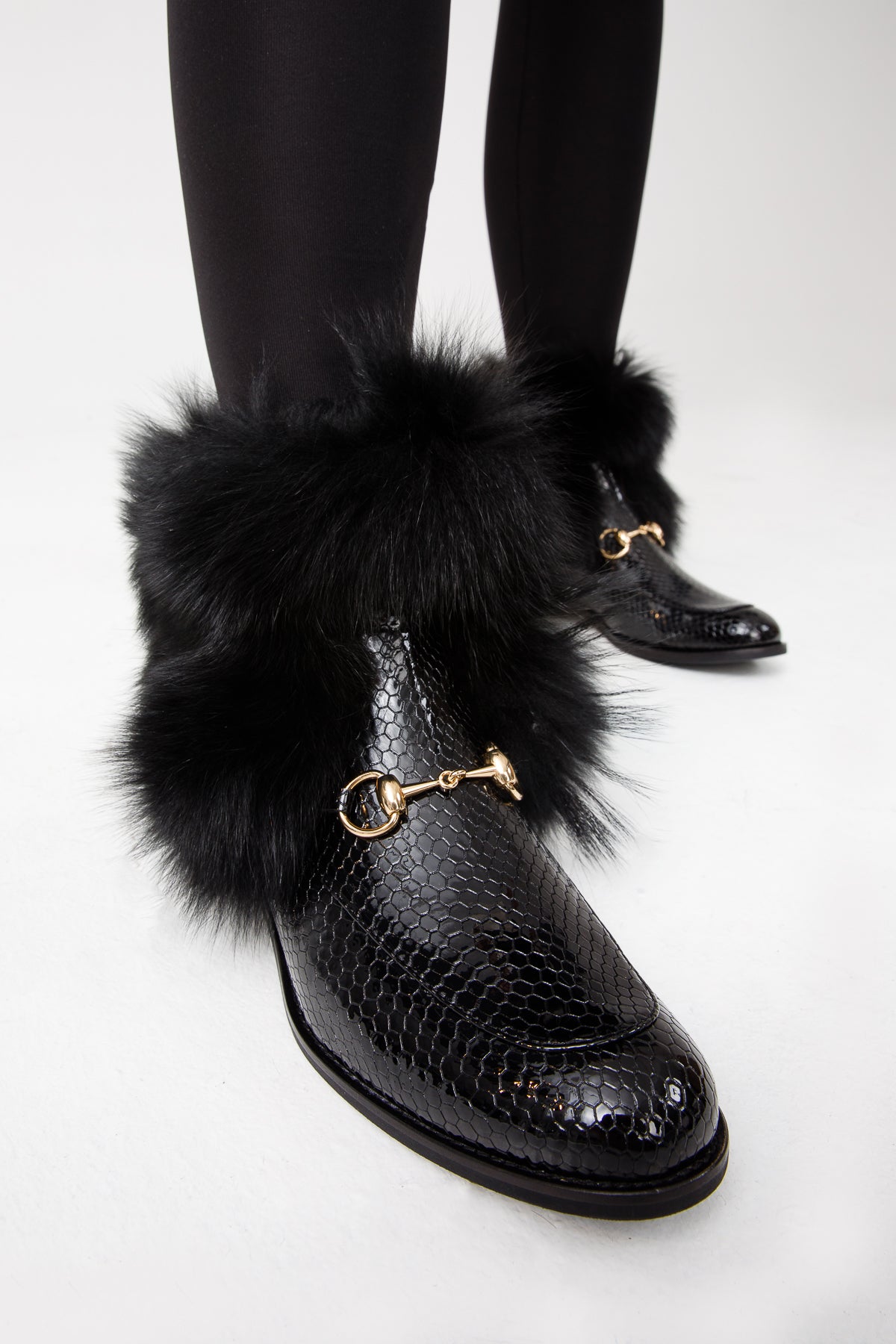 Bota de mujer de media pantorrilla de piel natural y charol negro Izmir