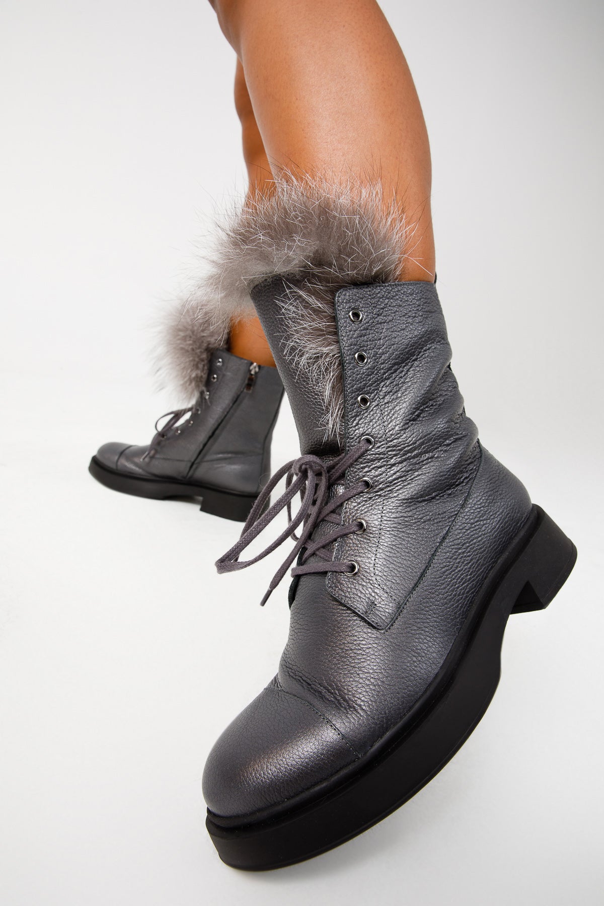 Bota de media pantorrilla para mujer de piel natural y cuero gris Kajapati